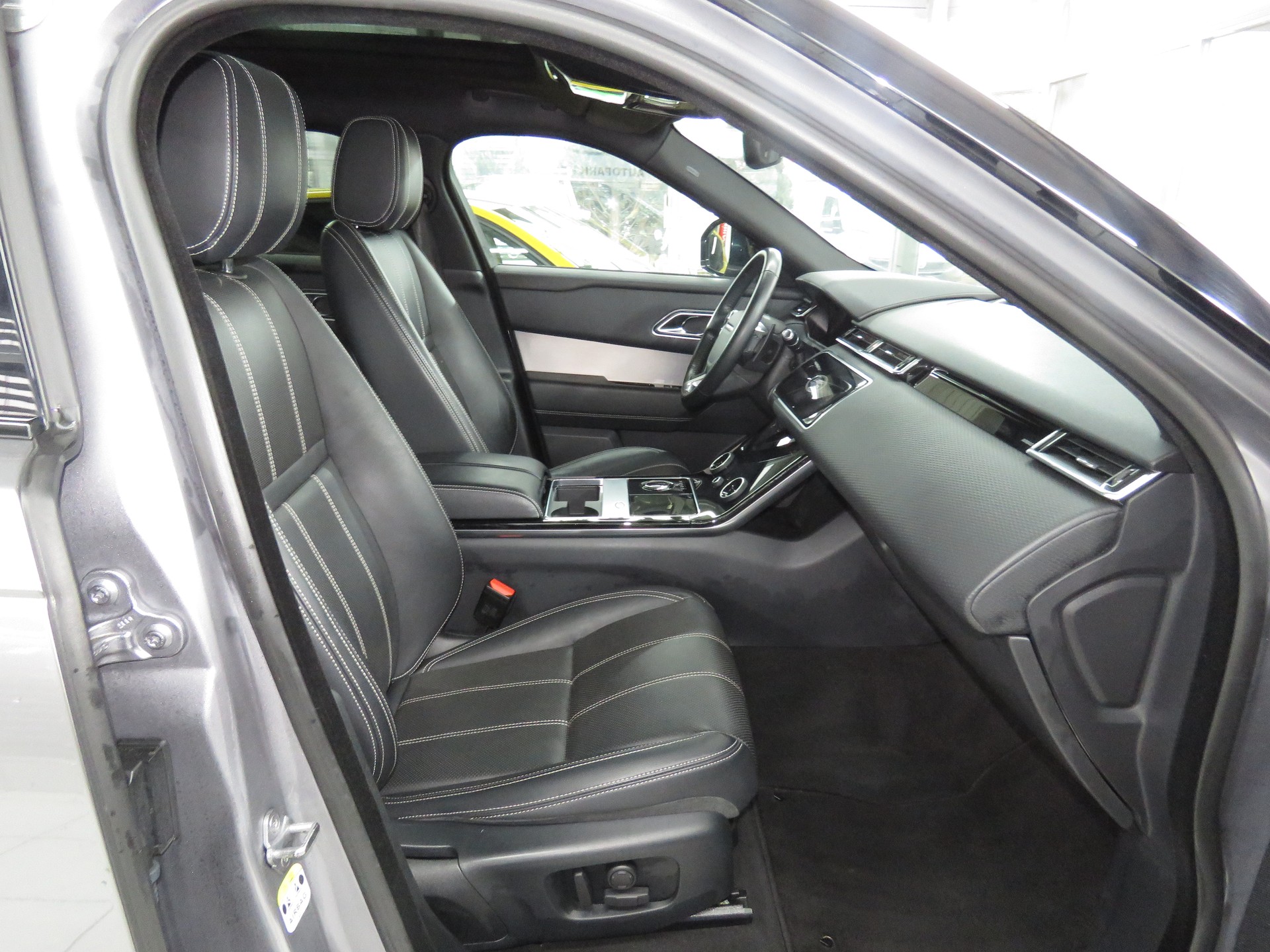 LAND ROVER Range Rover Velar P 250 S Automat-image-11