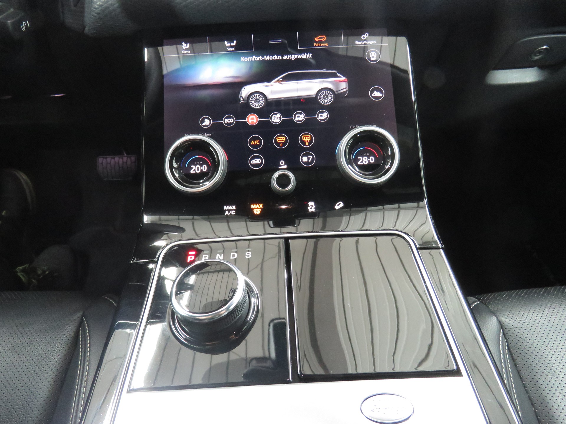 LAND ROVER Range Rover Velar P 250 S Automat-image-15