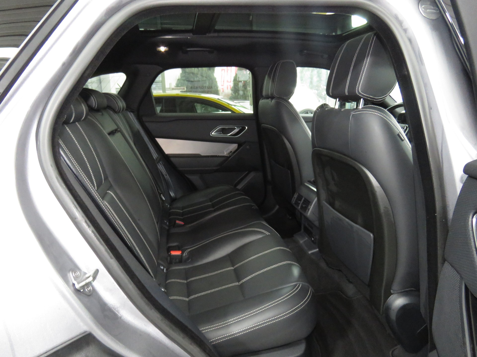 LAND ROVER Range Rover Velar P 250 S Automat-image-12