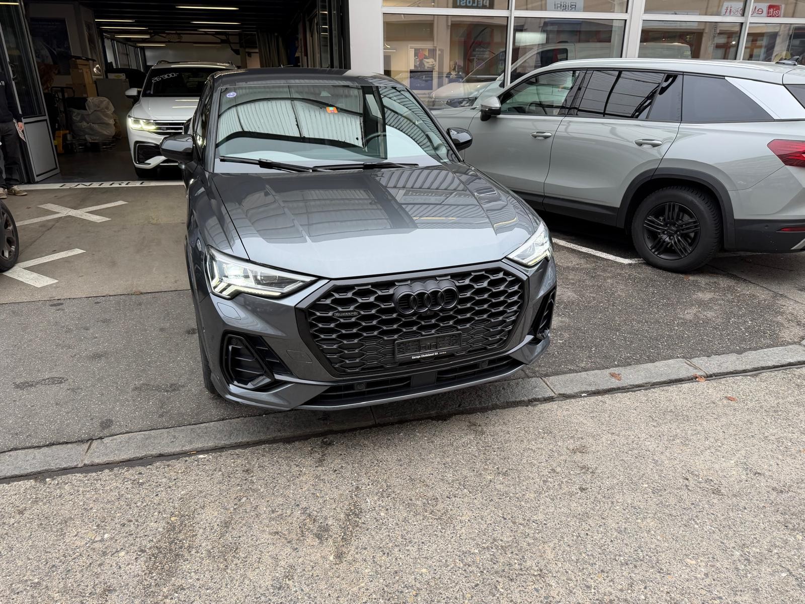 AUDI Q3 Sportback 45 TFSI S line quattro S-tronic-image-2