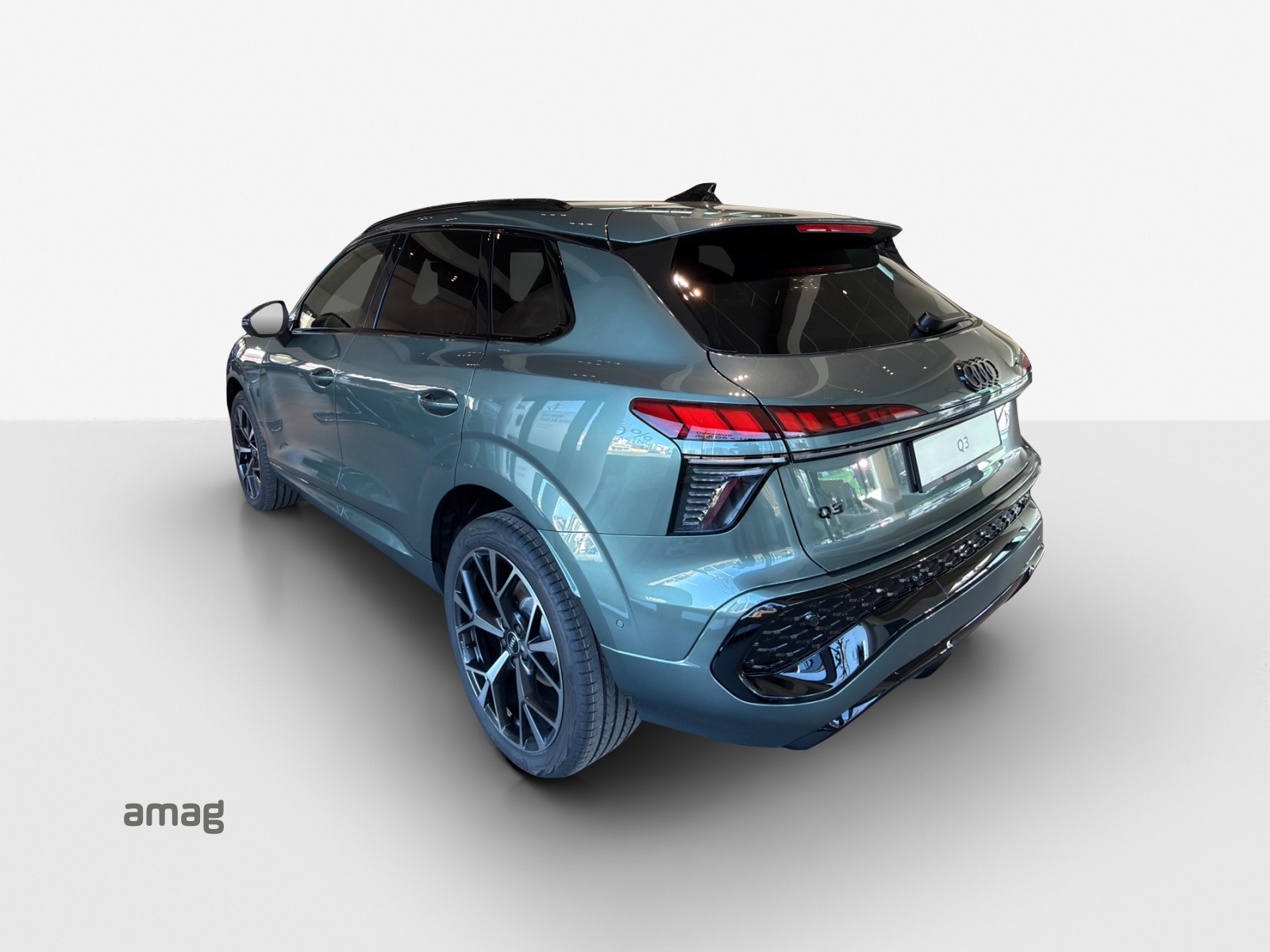 AUDI Q3 SUV 110 kW TFSI S tronic-image-2