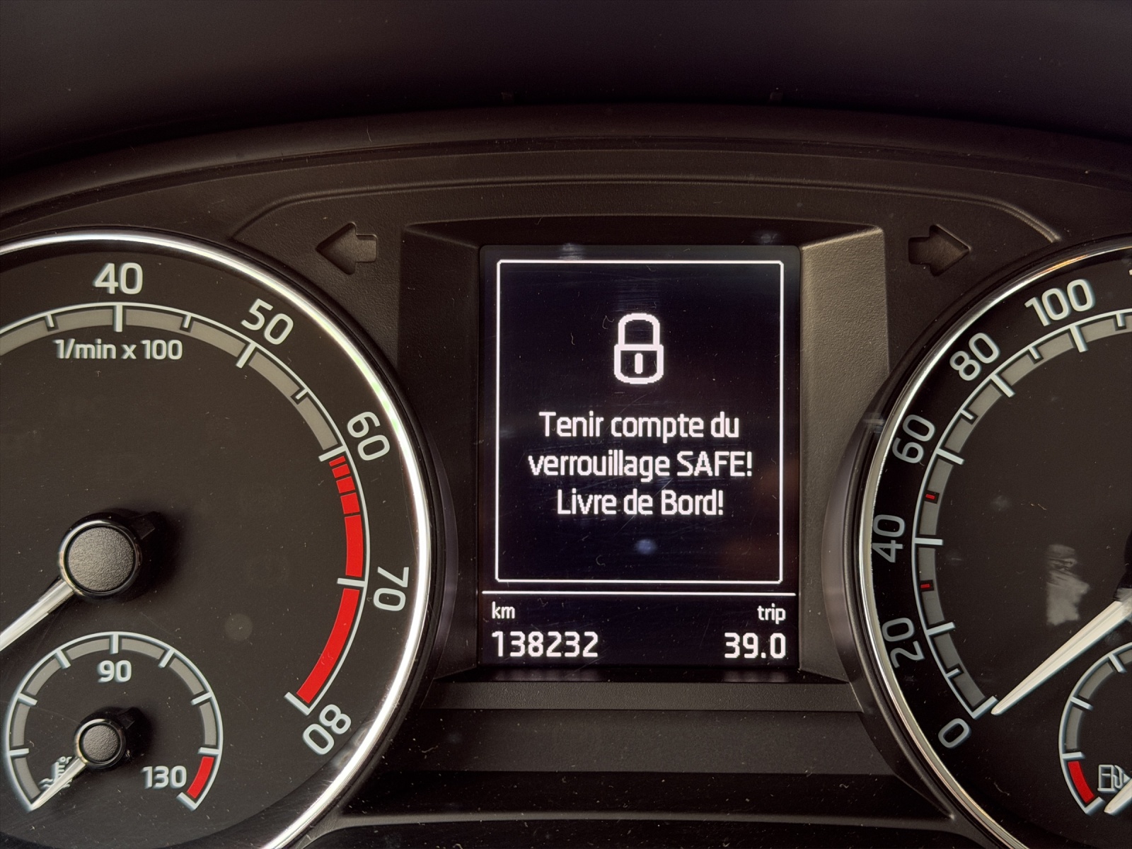 SKODA Fabia 1.0 TSI Ambition DSG-image-10