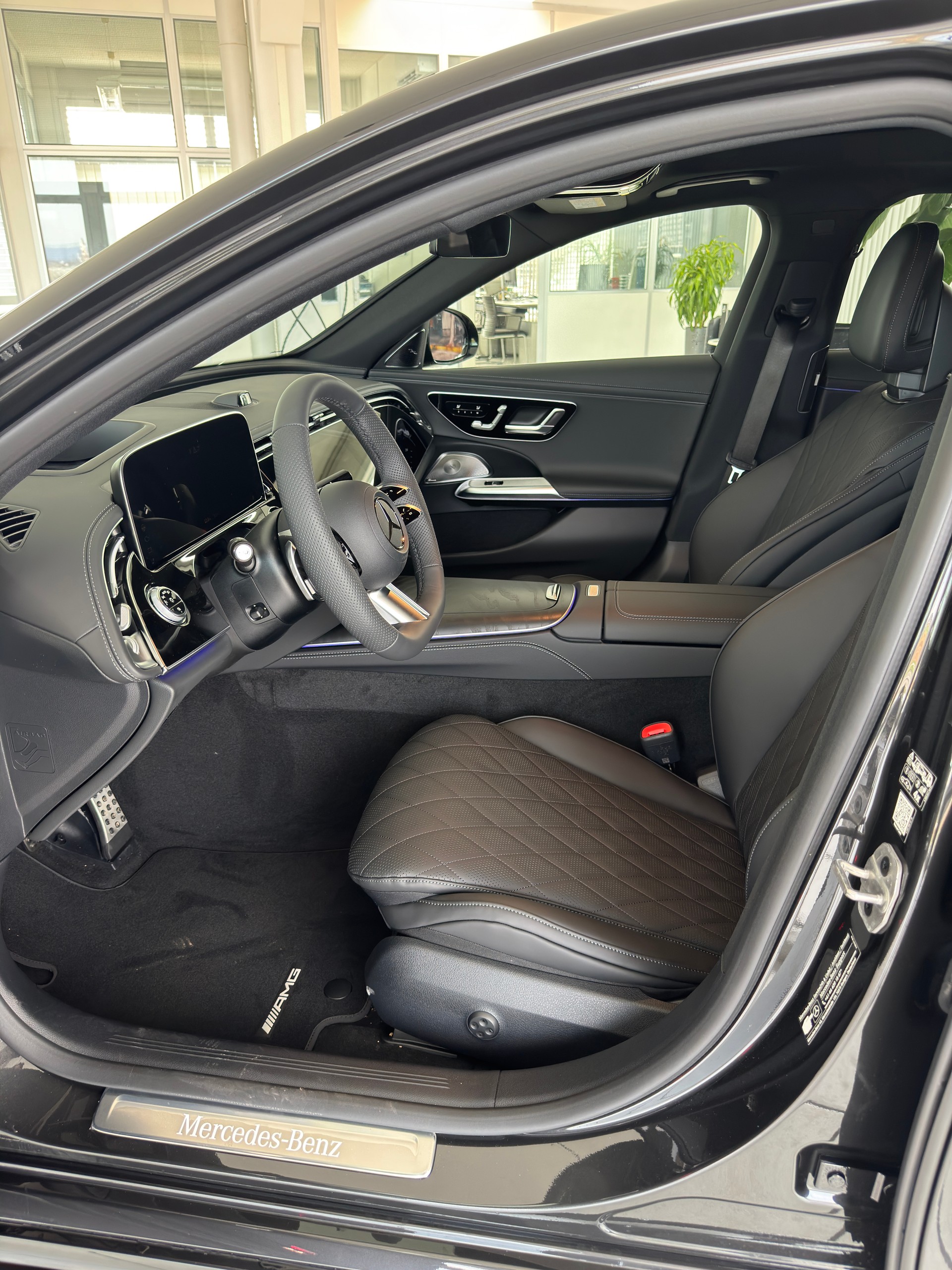 MERCEDES-BENZ E 220 d 4MATIC Limousine-image-5
