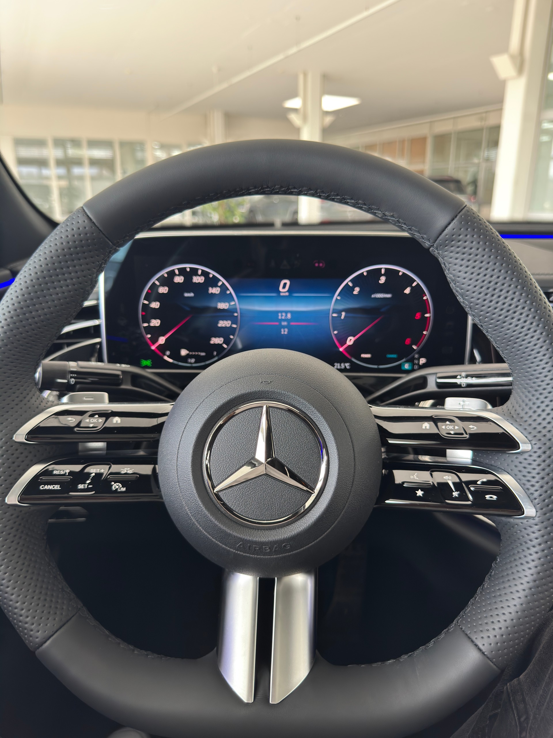 MERCEDES-BENZ E 220 d 4MATIC Limousine-image-8