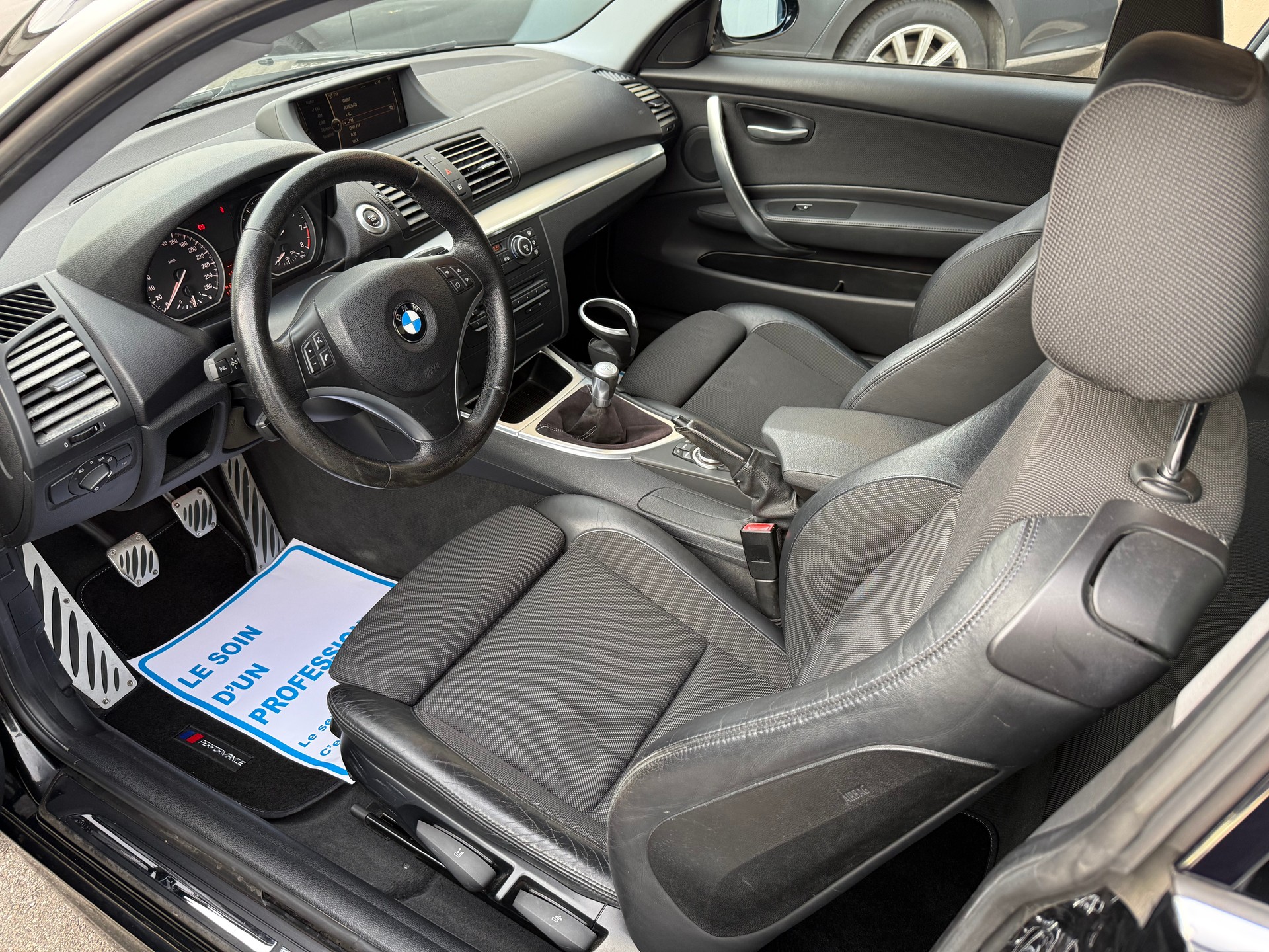 BMW 135i Coupé-image-12