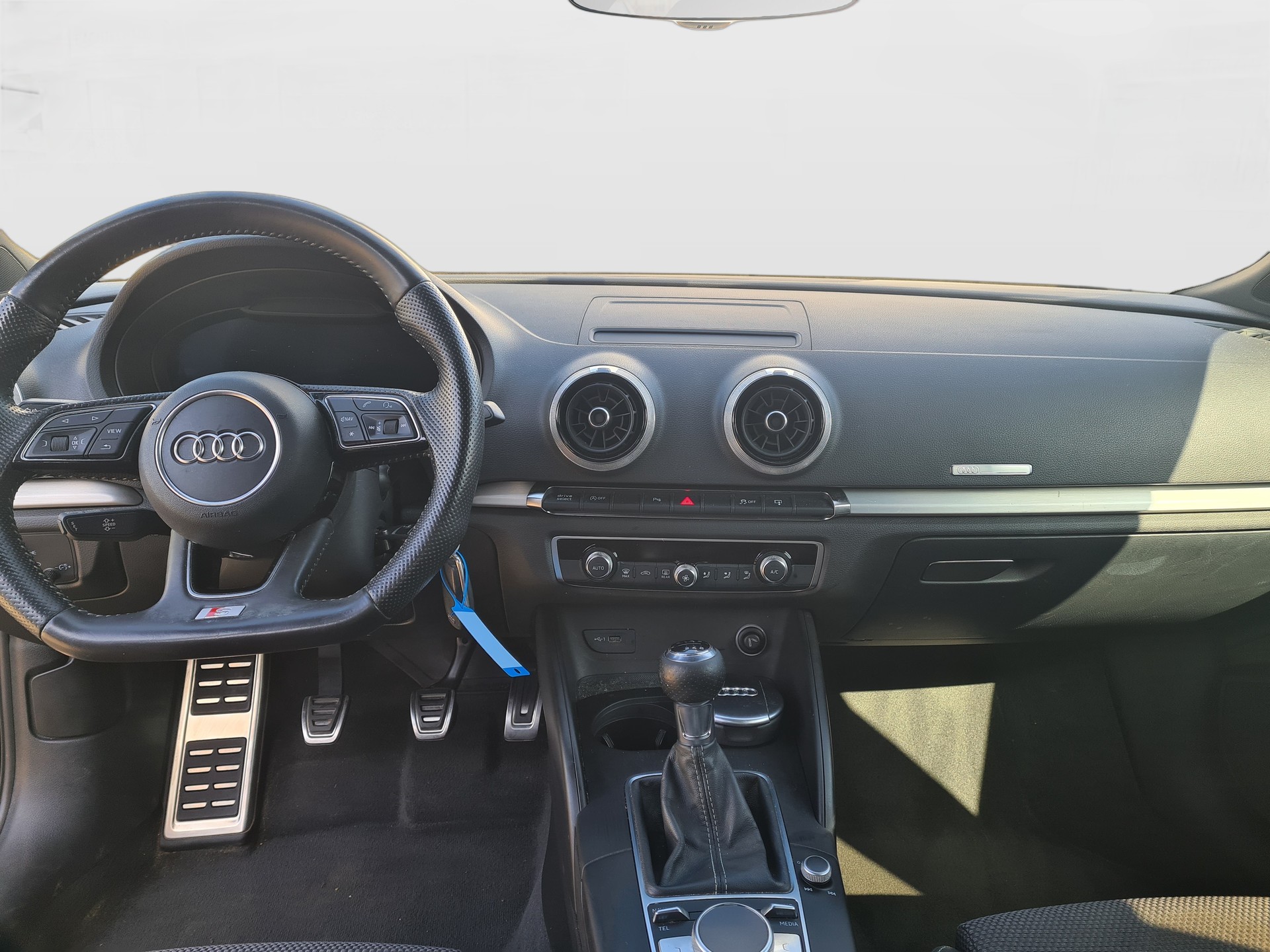 AUDI A3 Sportback 1.4 TFSI Sport-image-8