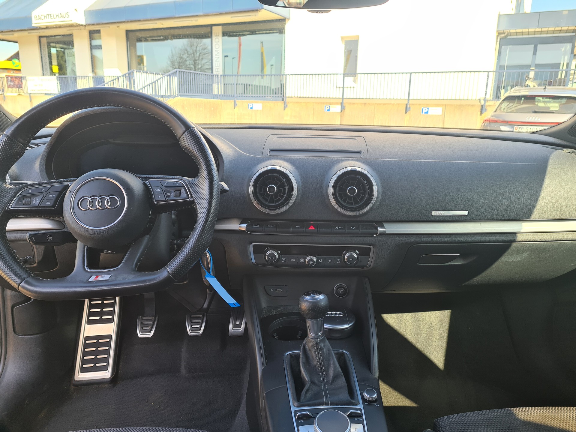 AUDI A3 Sportback 1.4 TFSI Sport-image-8