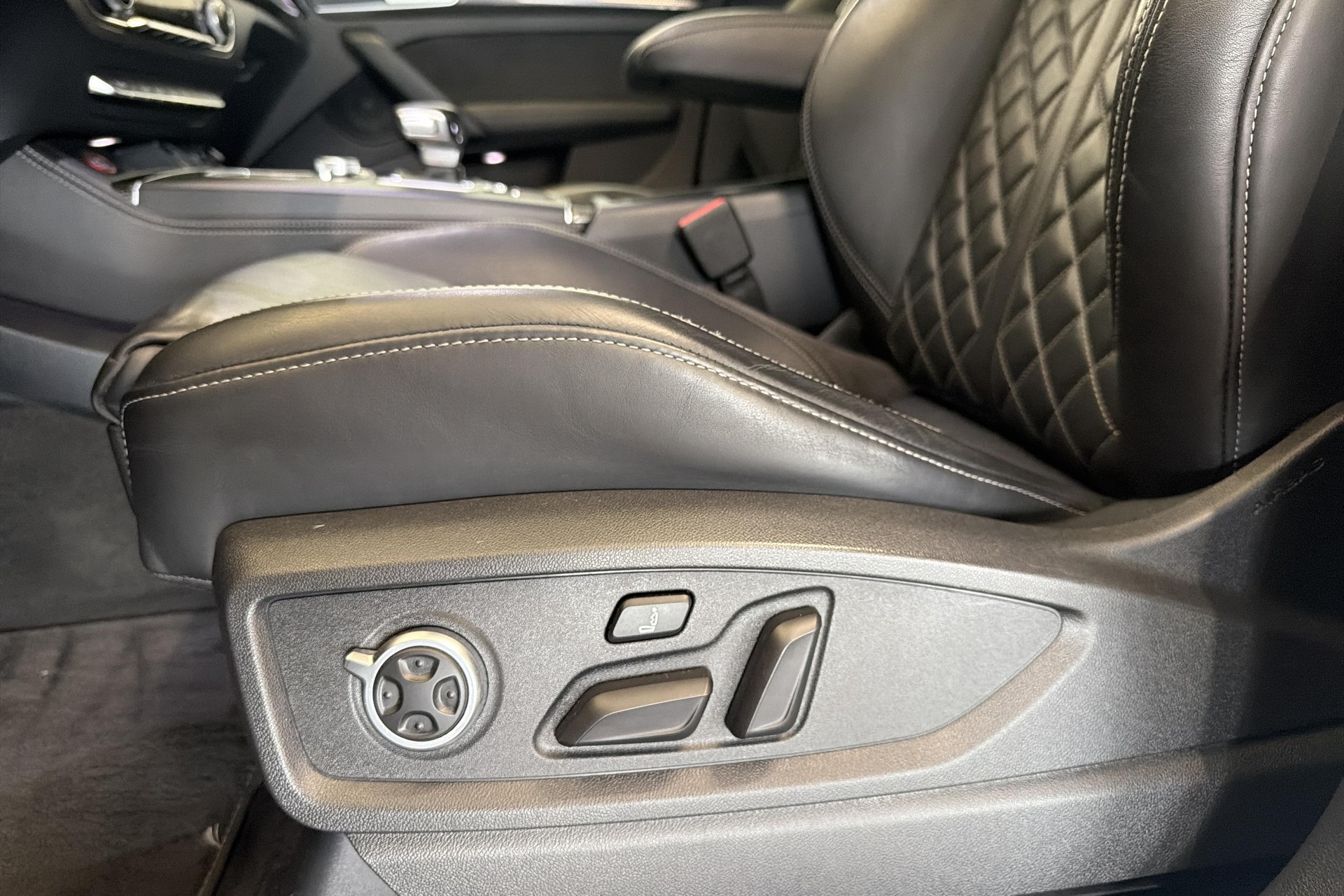 AUDI SQ5 3.0 TFSI quattro S-tronic-image-24
