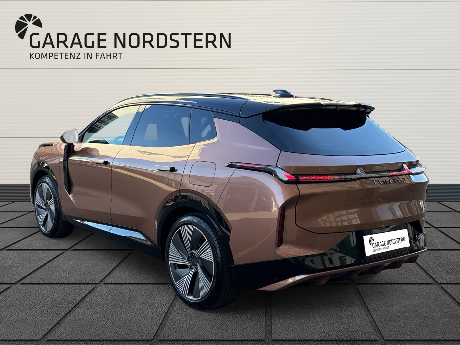 LYNK & CO 08 1.5 PHEV More-image-2