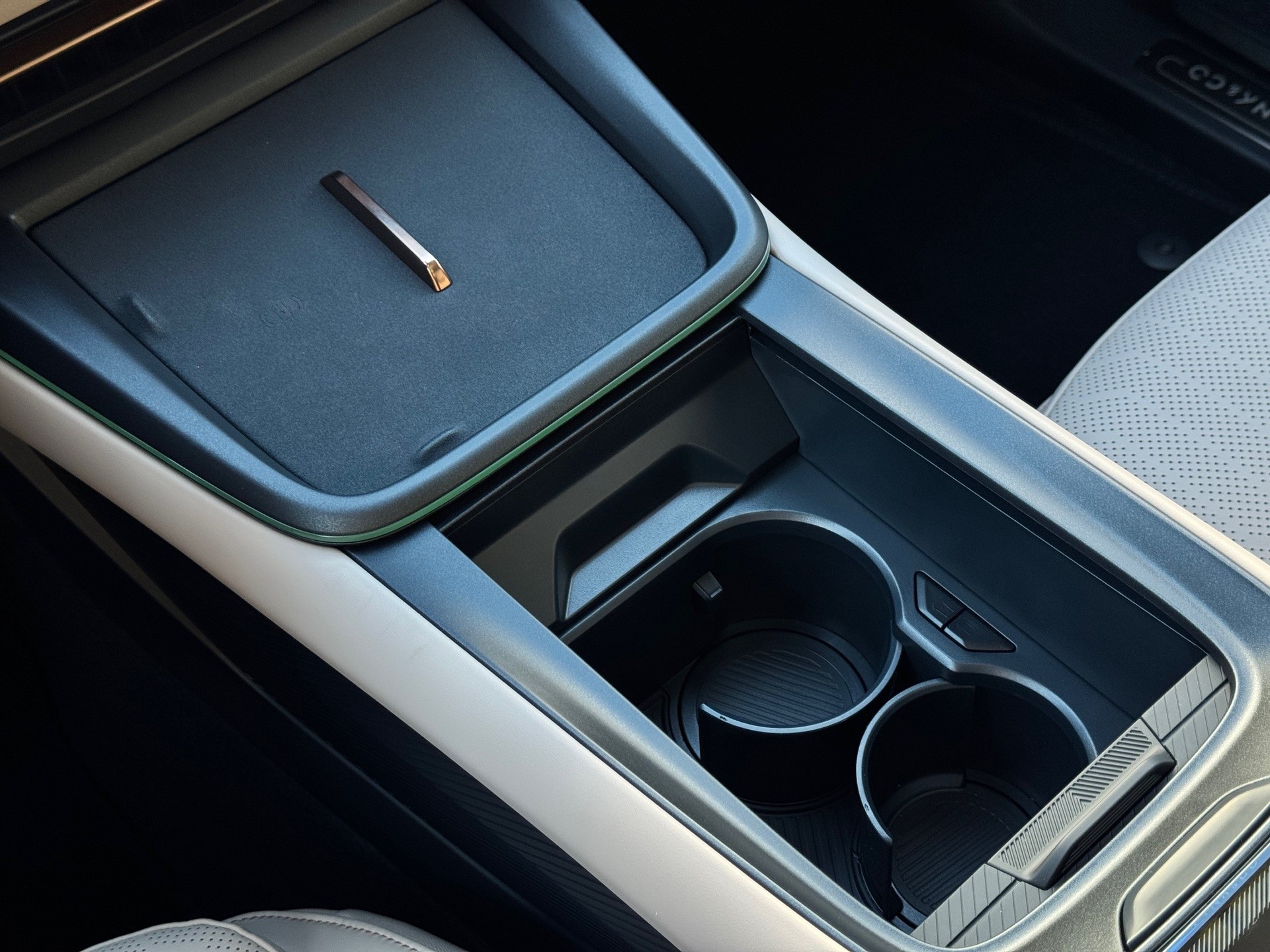 LYNK & CO 08 1.5 PHEV More-image-16