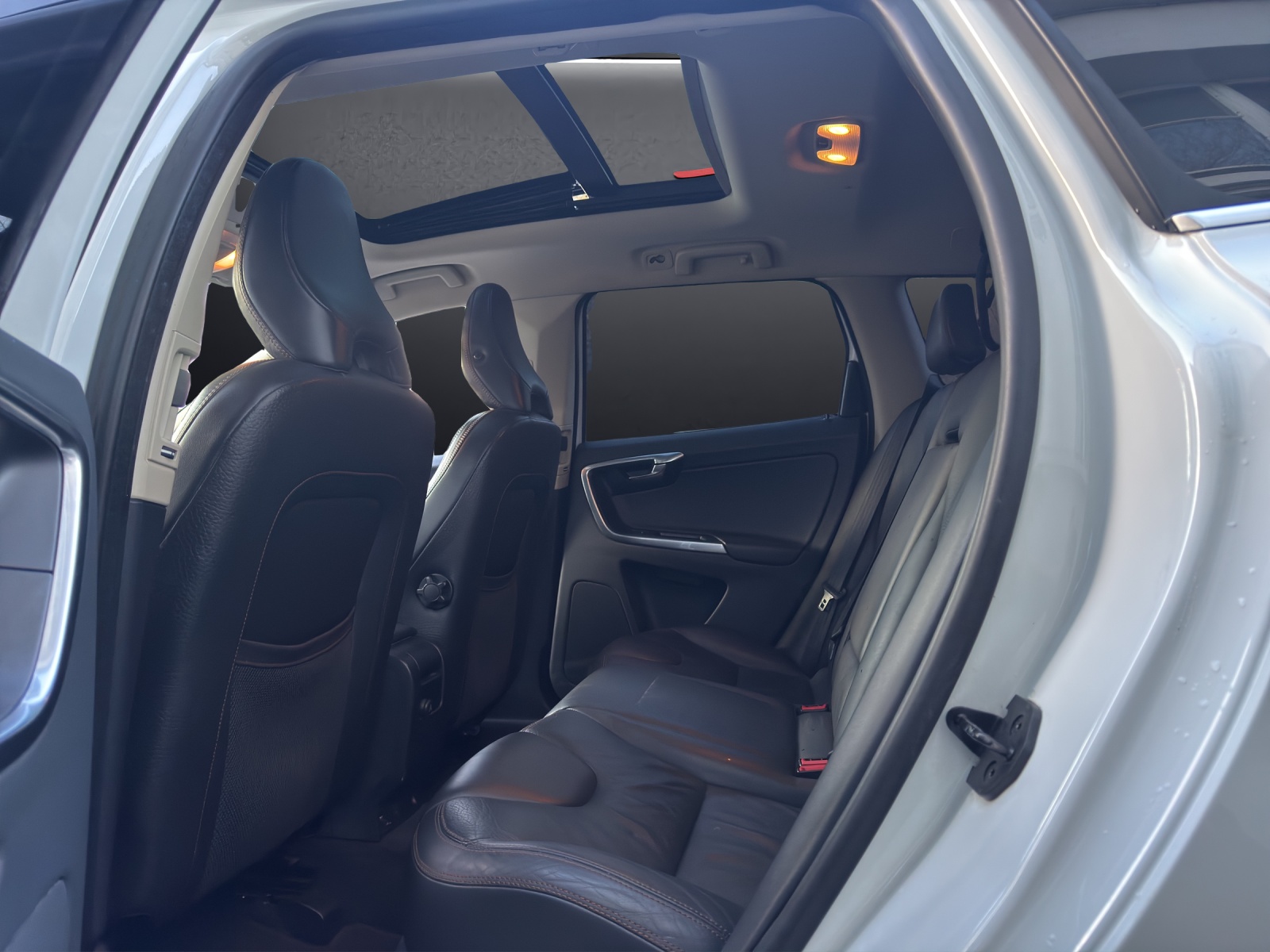 VOLVO XC60 2,4-Diesel *Automat *4x4 AWD *HEICO- Performance 232-PS *R-Design Geartronic * Frisch ab MFK * Frisch ab Service.-image-11