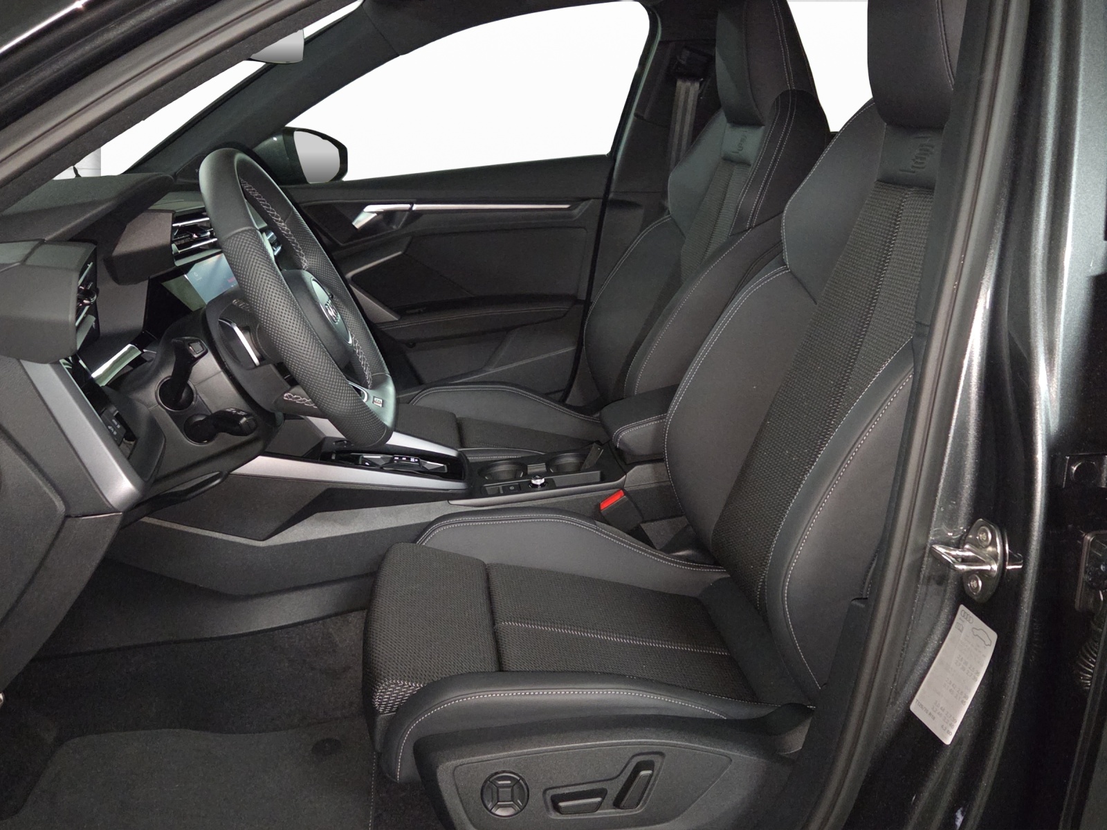 AUDI A3 Sportback TFSI 150 kW quattro S line S tronic-image-4