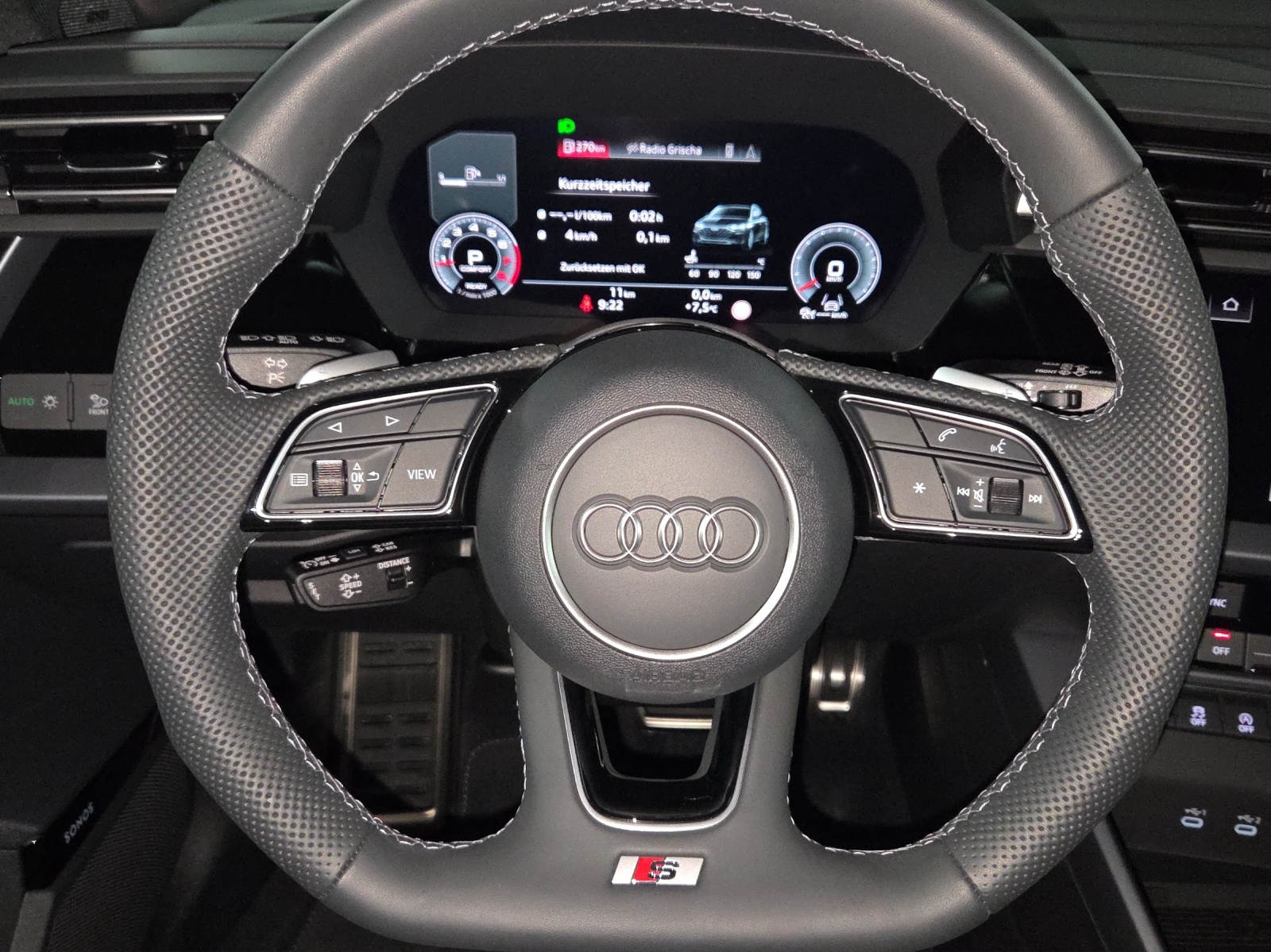 AUDI A3 Sportback TFSI 150 kW quattro S line S tronic-image-5