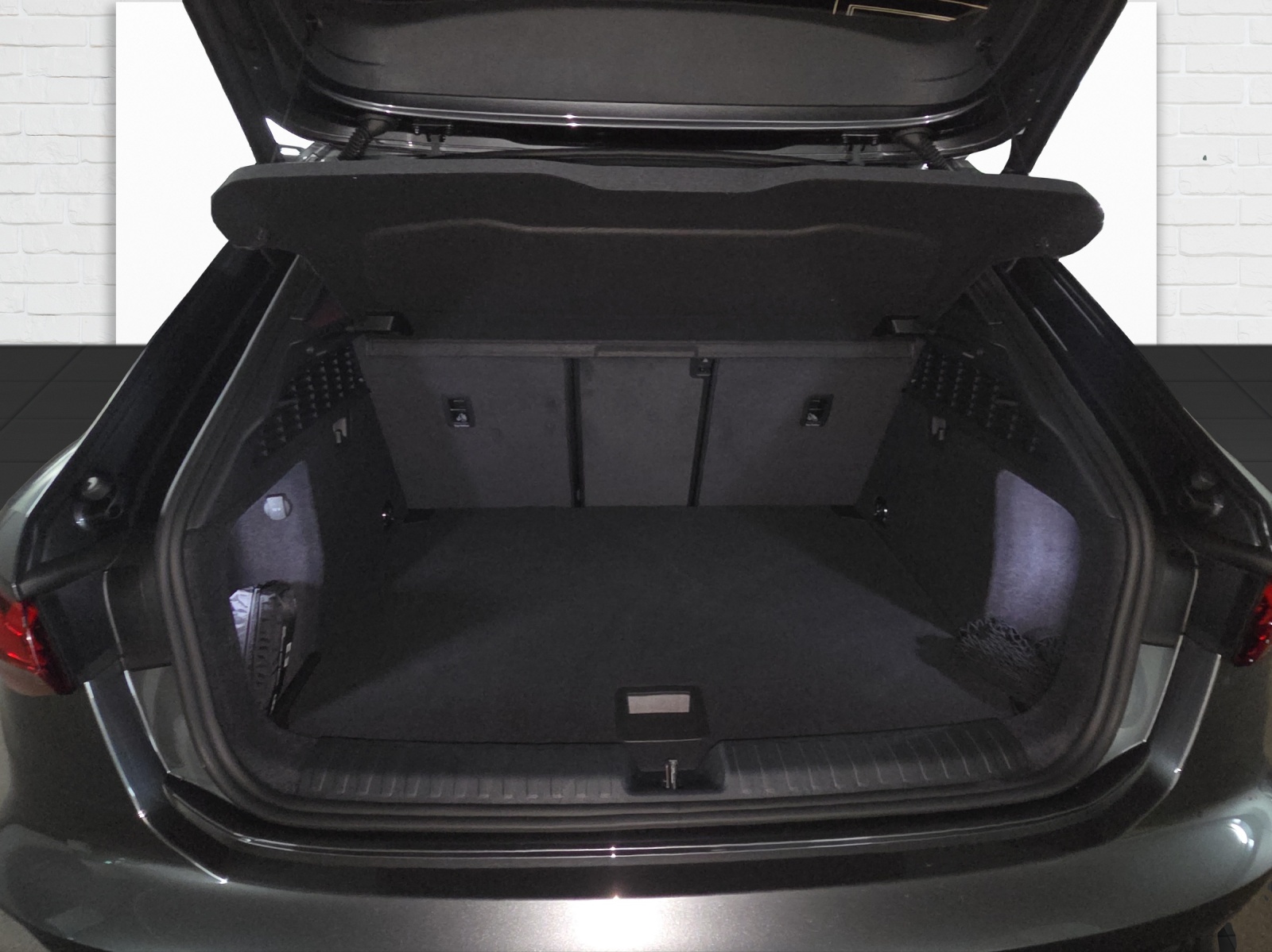 AUDI A3 Sportback TFSI 150 kW quattro S line S tronic-image-8