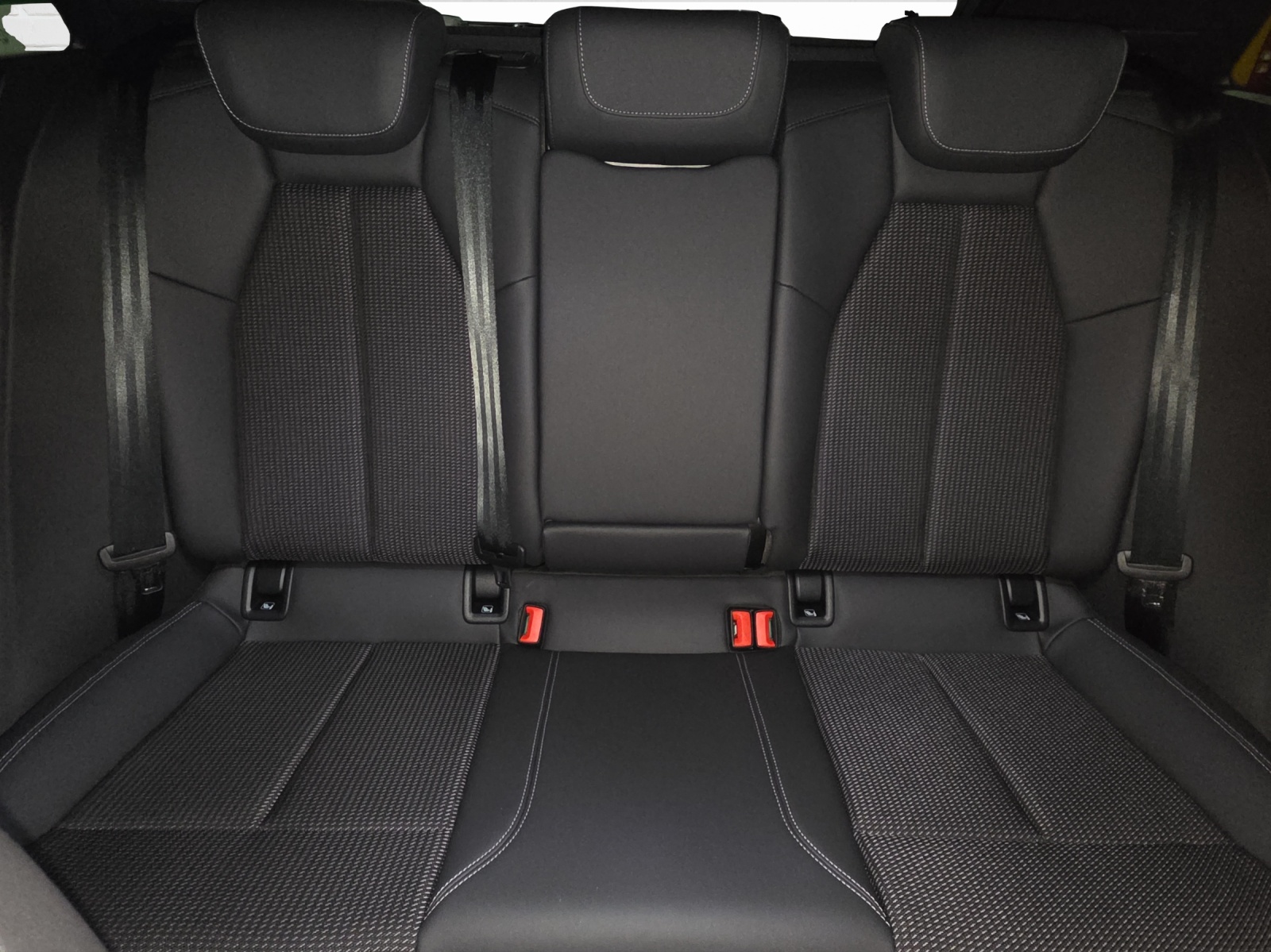 AUDI A3 Sportback TFSI 150 kW quattro S line S tronic-image-7