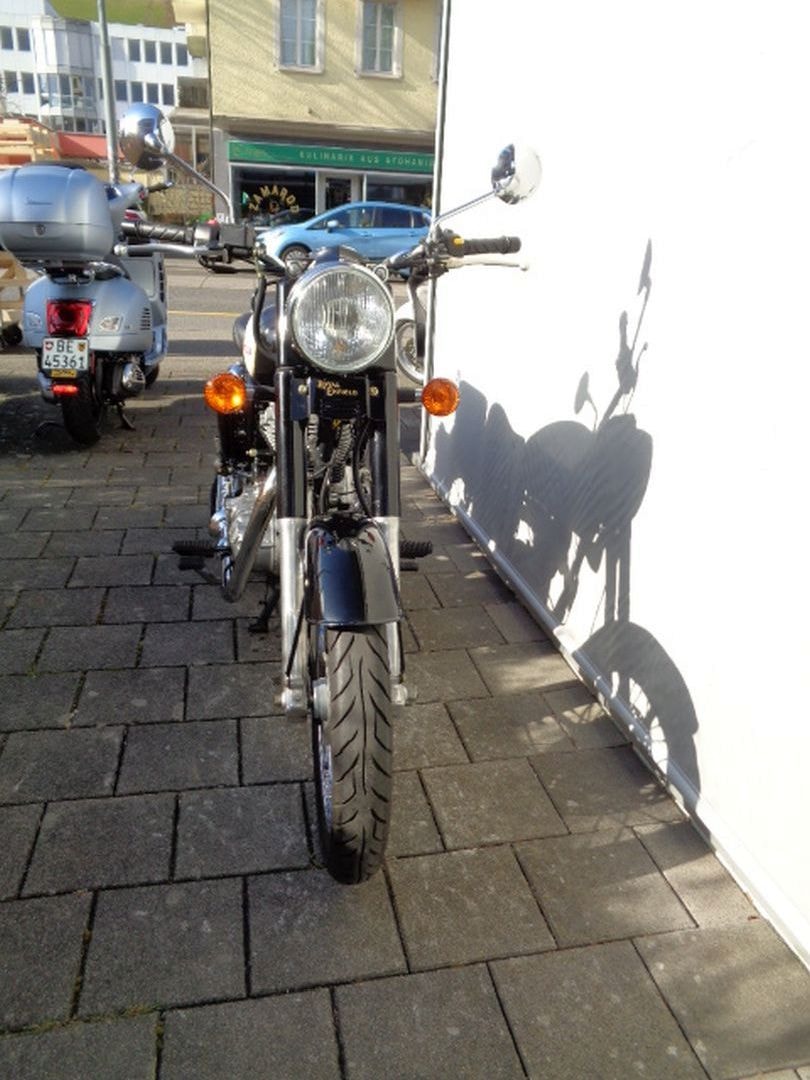 ROYAL ENFIELD CLASSIC EFI-showroom-element-2