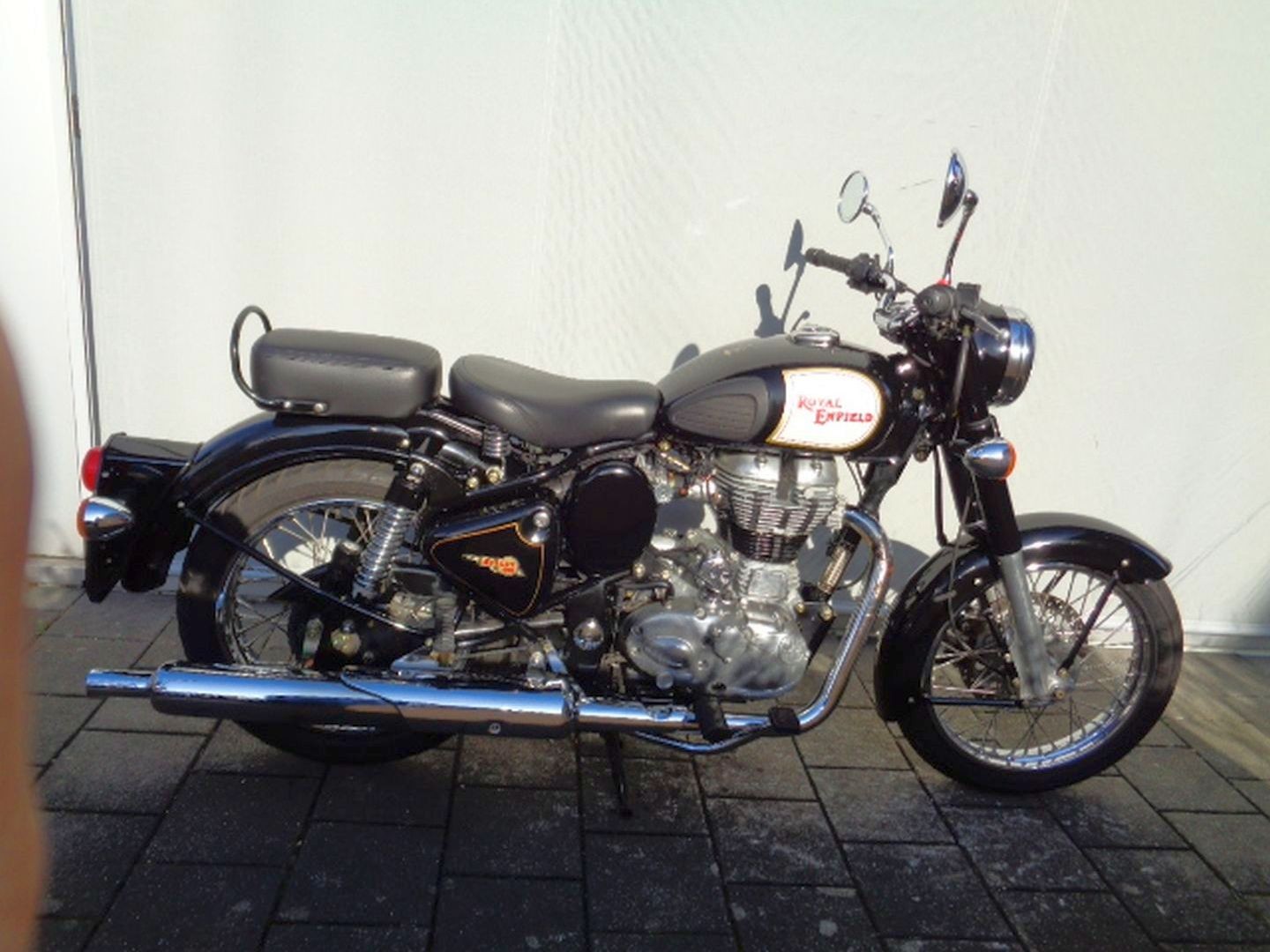 ROYAL ENFIELD CLASSIC EFI-showroom-element-3