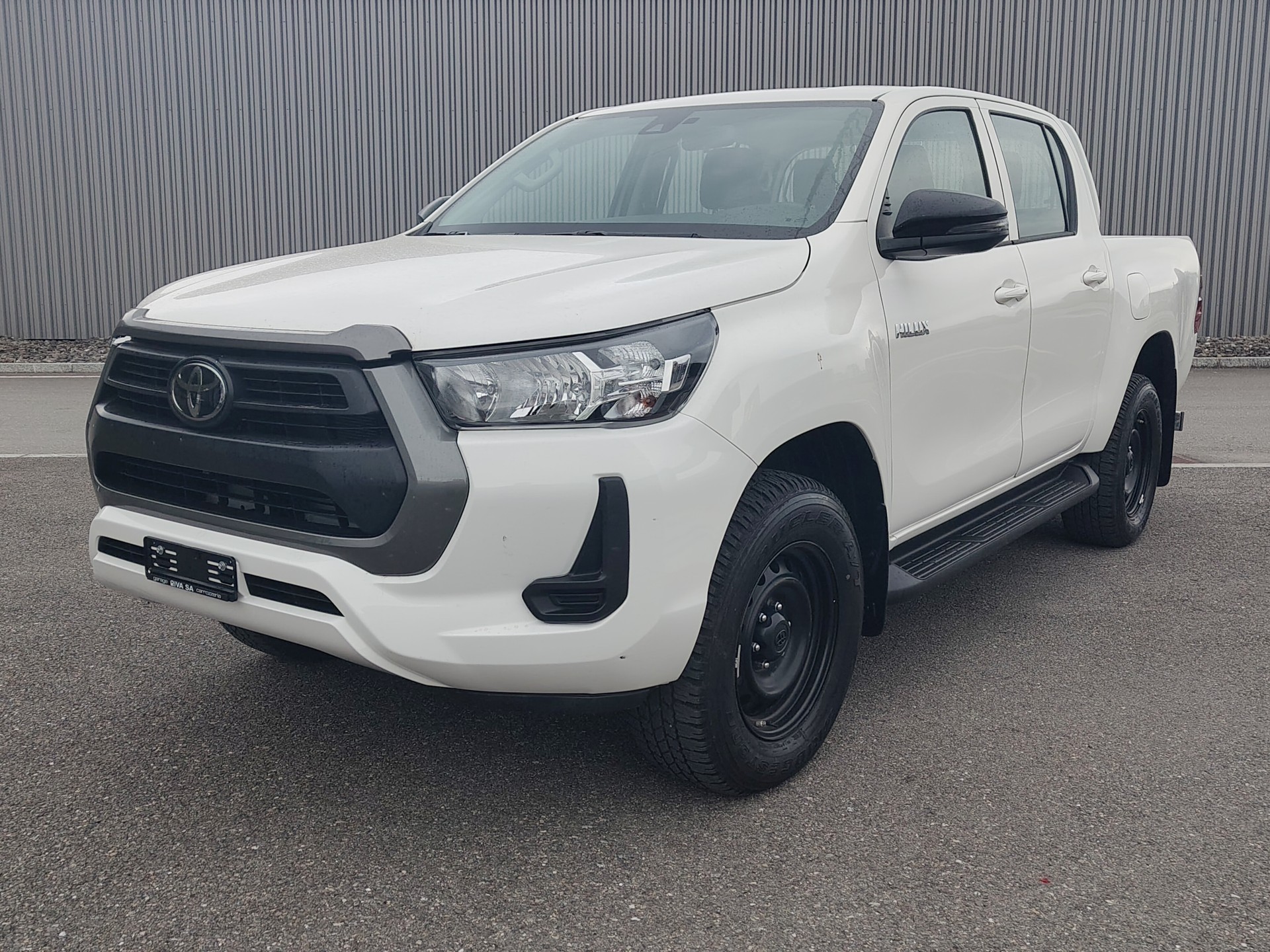 TOYOTA Hilux 2.8d Comfort Double Cab 4x4 avec crochet d'attelage fixe 3'500 kg (DTC Emil Frey)-showroom-element-1