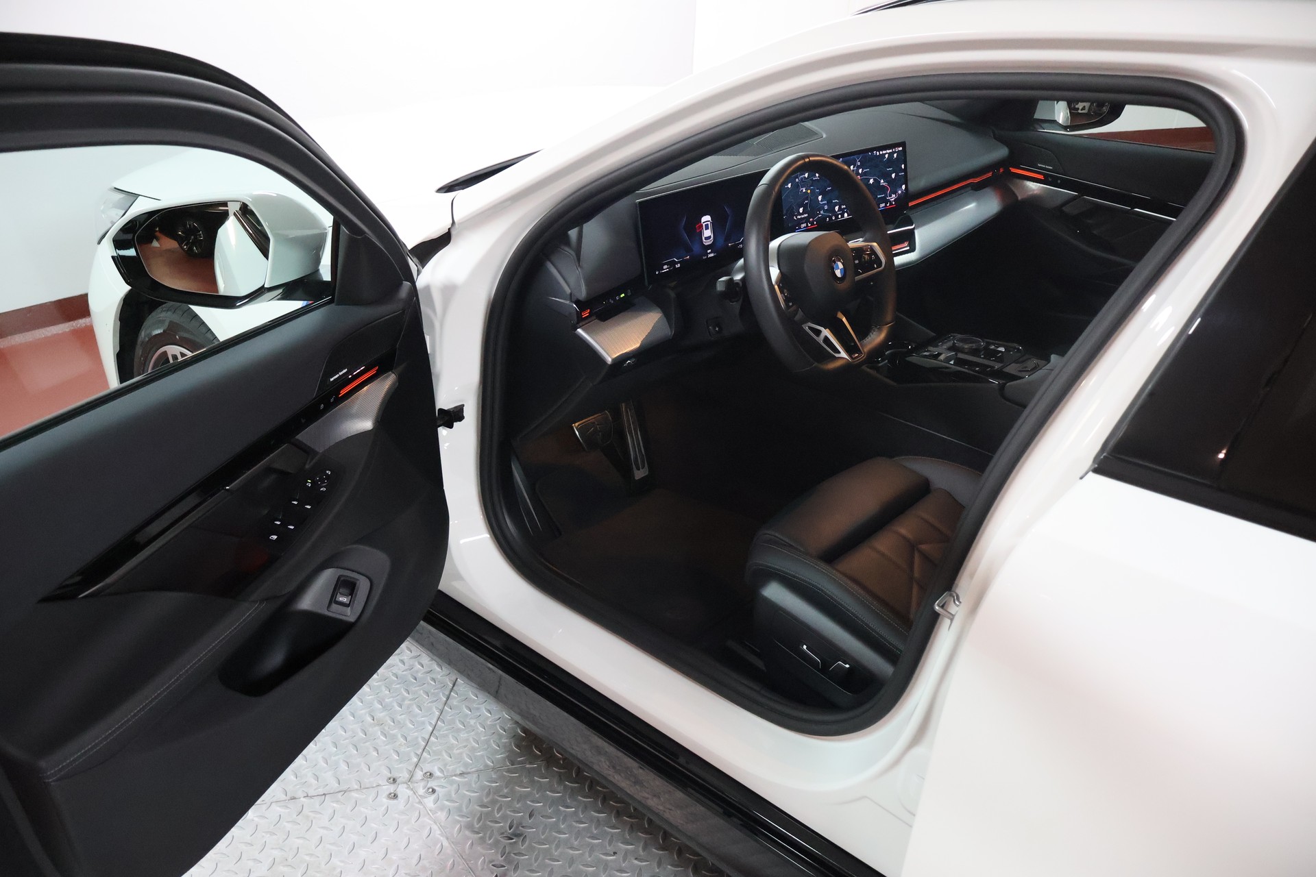 BMW 520d xDrive 48V Touring Steptronic-image-5