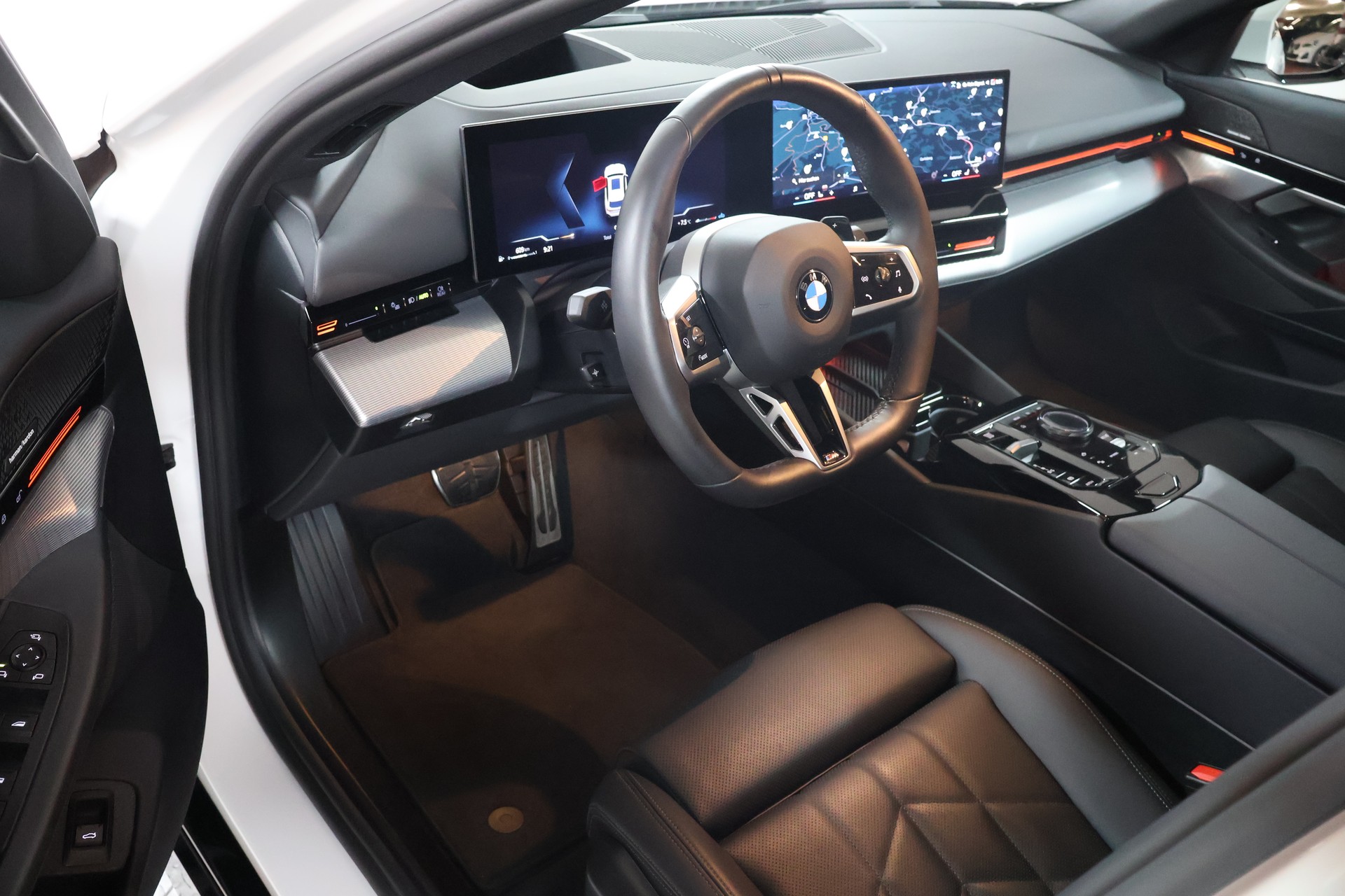 BMW 520d xDrive 48V Touring Steptronic-image-7
