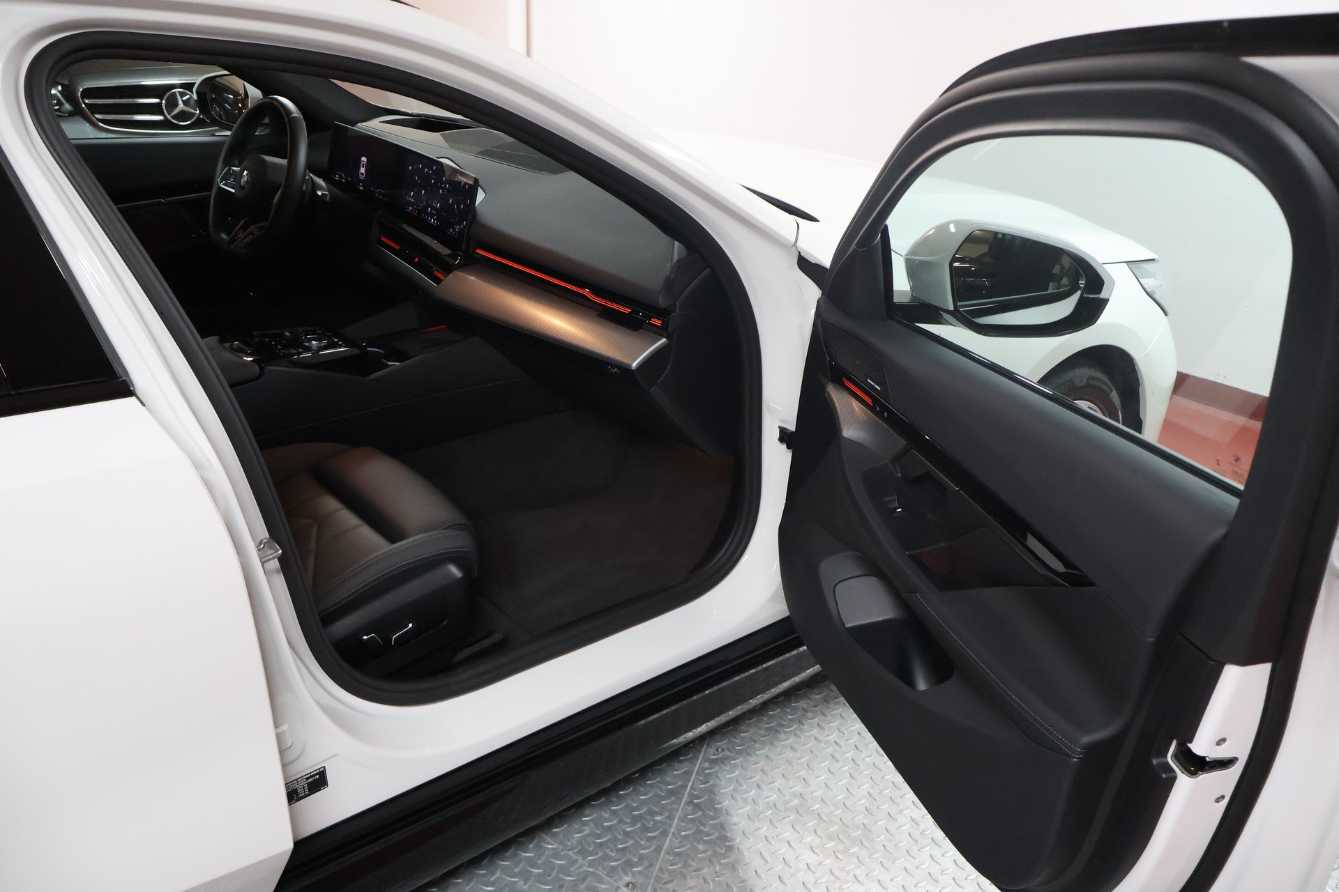 BMW 520d xDrive 48V Touring Steptronic-image-13