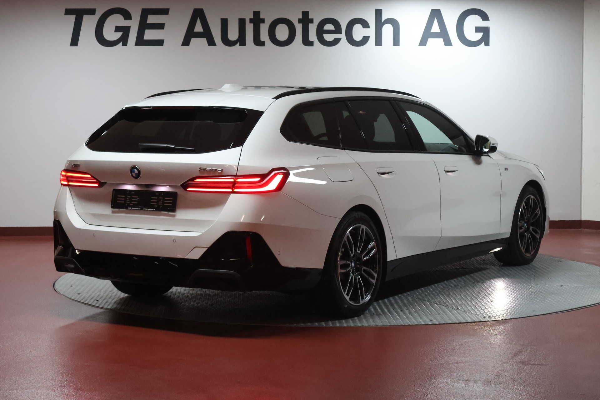 BMW 520d xDrive 48V Touring Steptronic-image-20