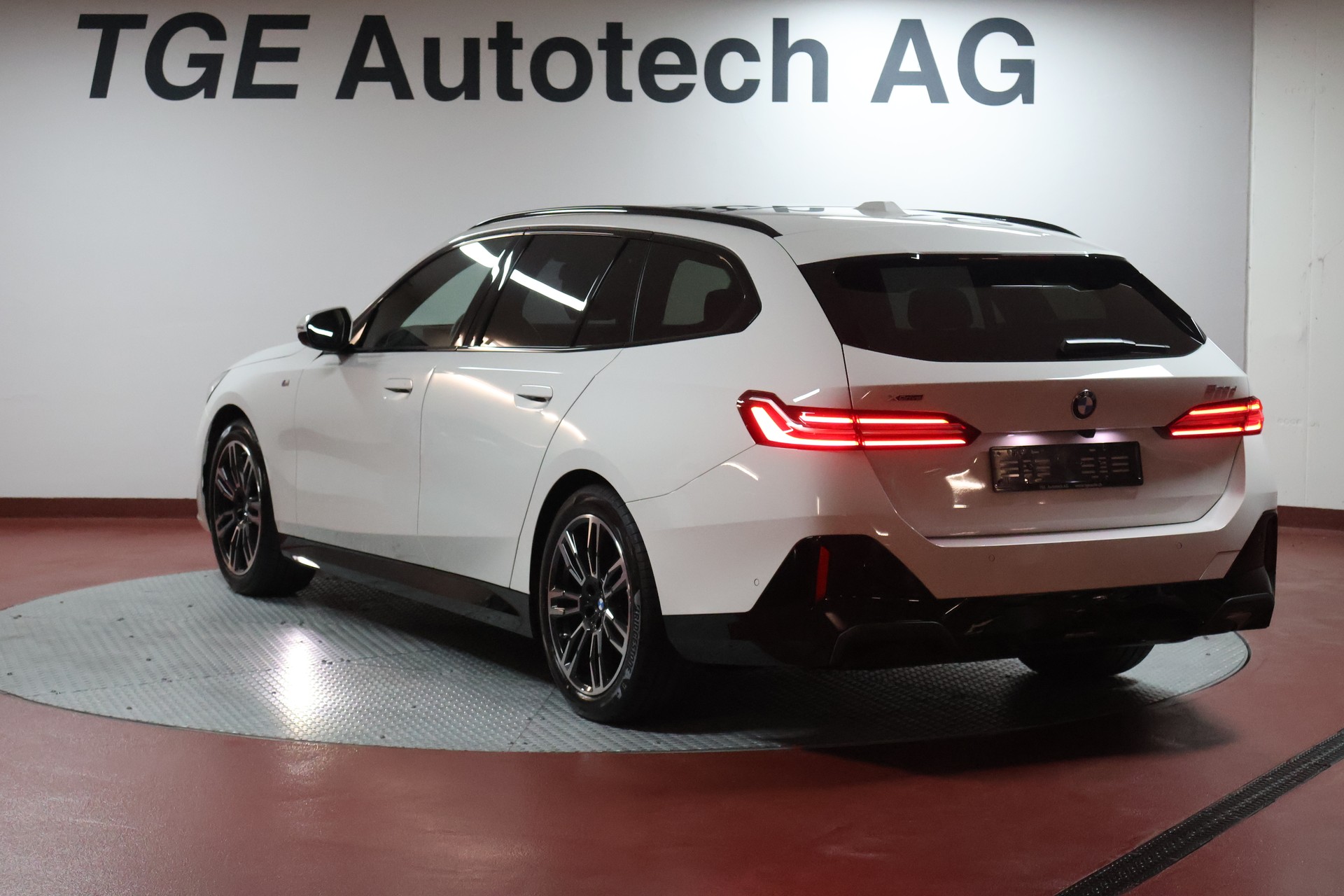 BMW 520d xDrive 48V Touring Steptronic-image-19