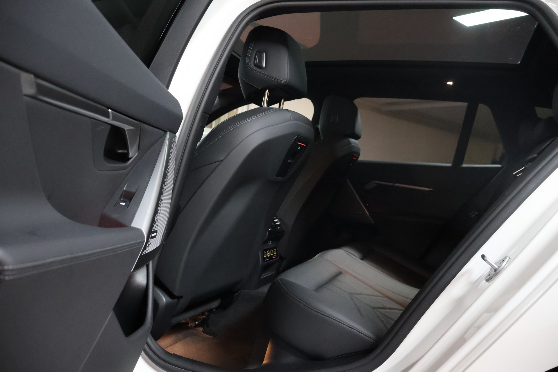 BMW 520d xDrive 48V Touring Steptronic-image-18