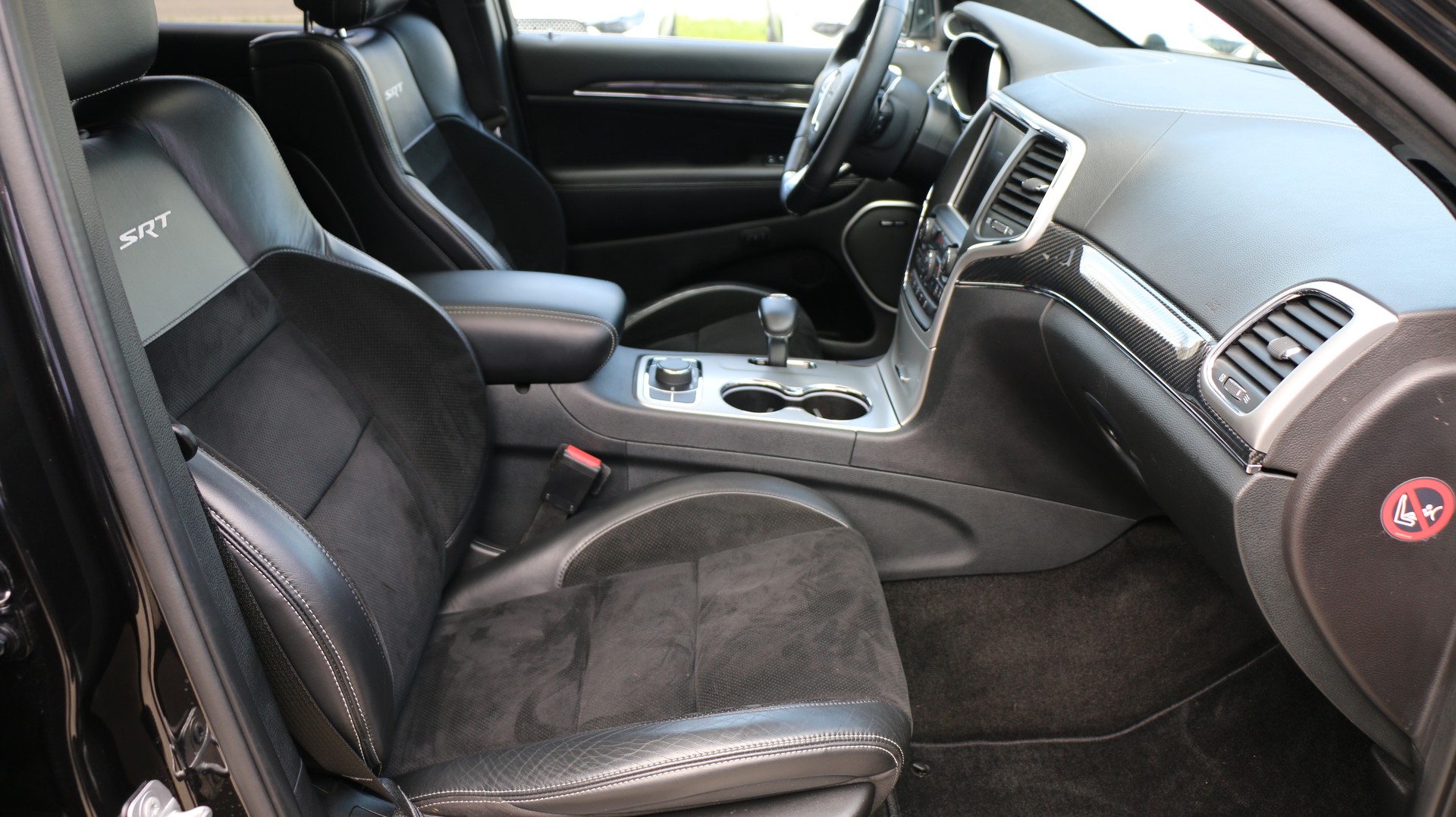 JEEP GrandCherokee 6.4 SRT8-image-22