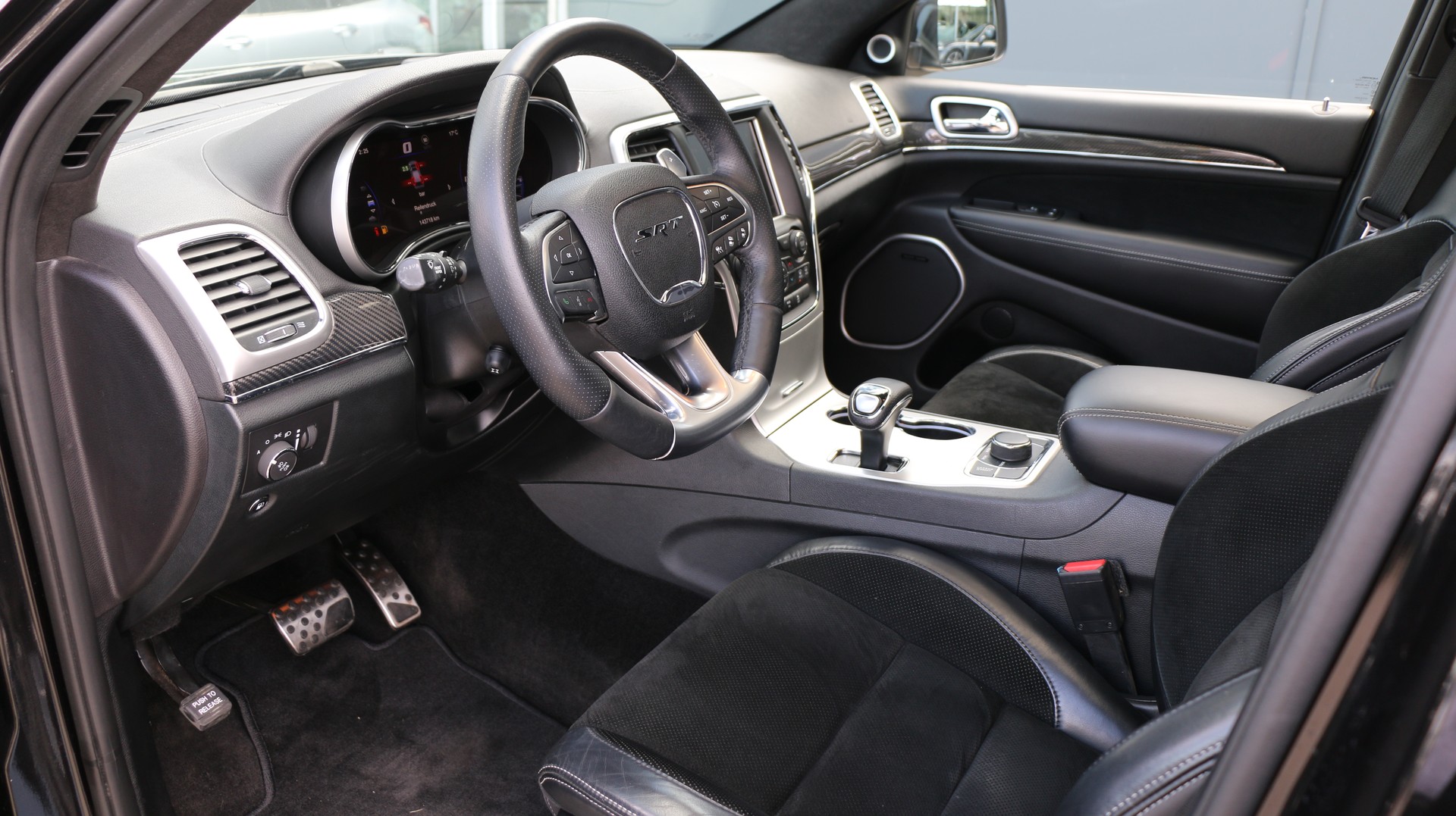 JEEP GrandCherokee 6.4 SRT8-image-7