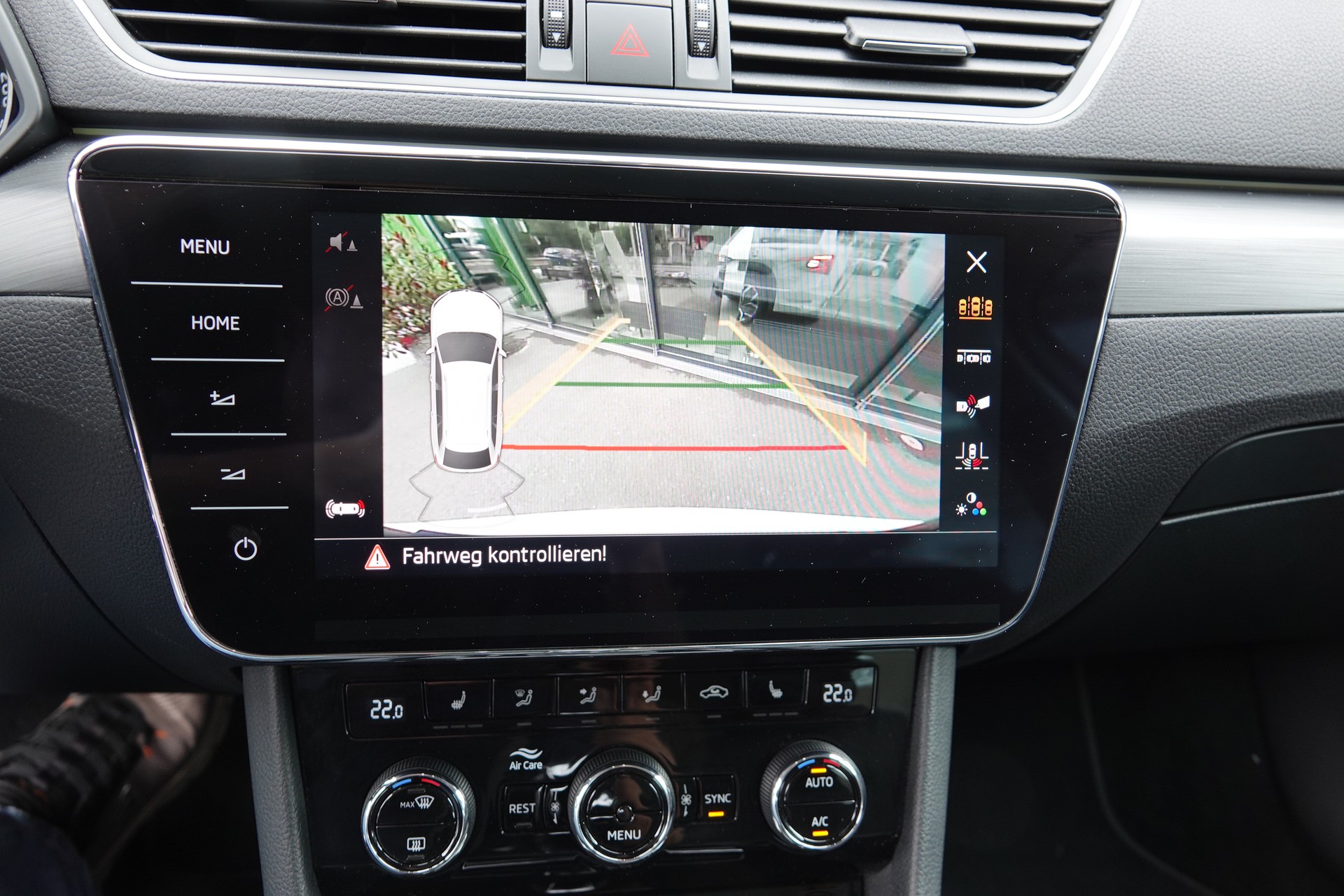 SKODA Superb Combi 1.8 TSI Style DSG-image-10