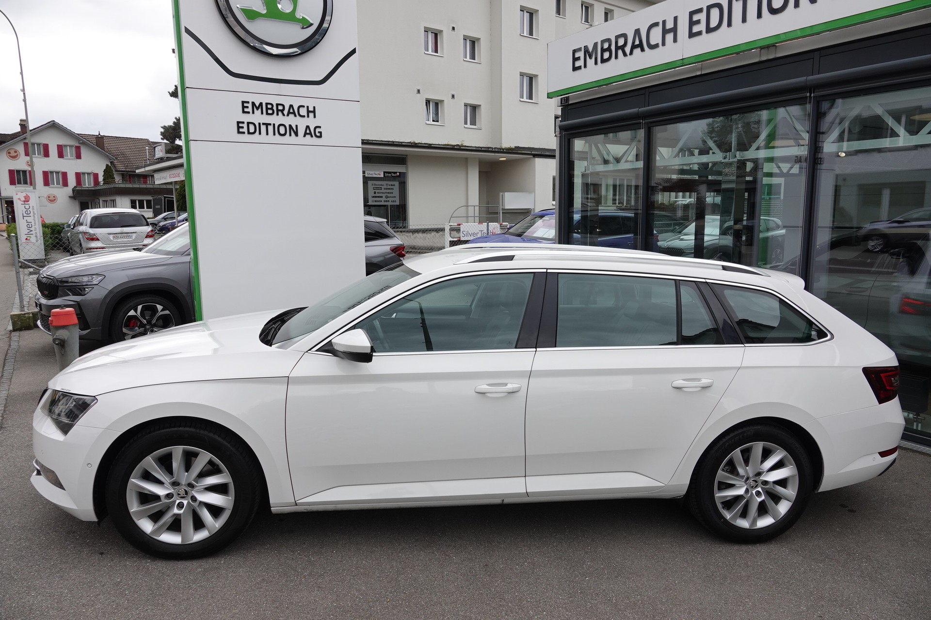 SKODA Superb Combi 1.8 TSI Style DSG-image-4