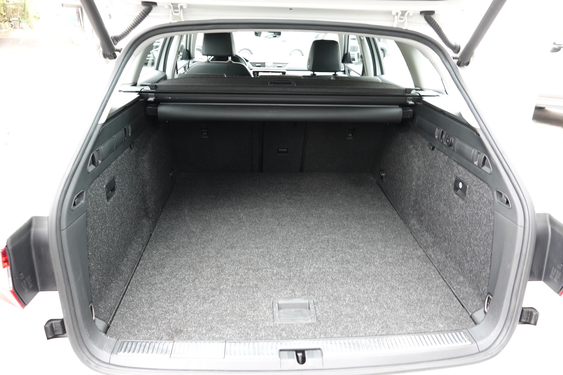 SKODA Superb Combi 1.8 TSI Style DSG-image-18