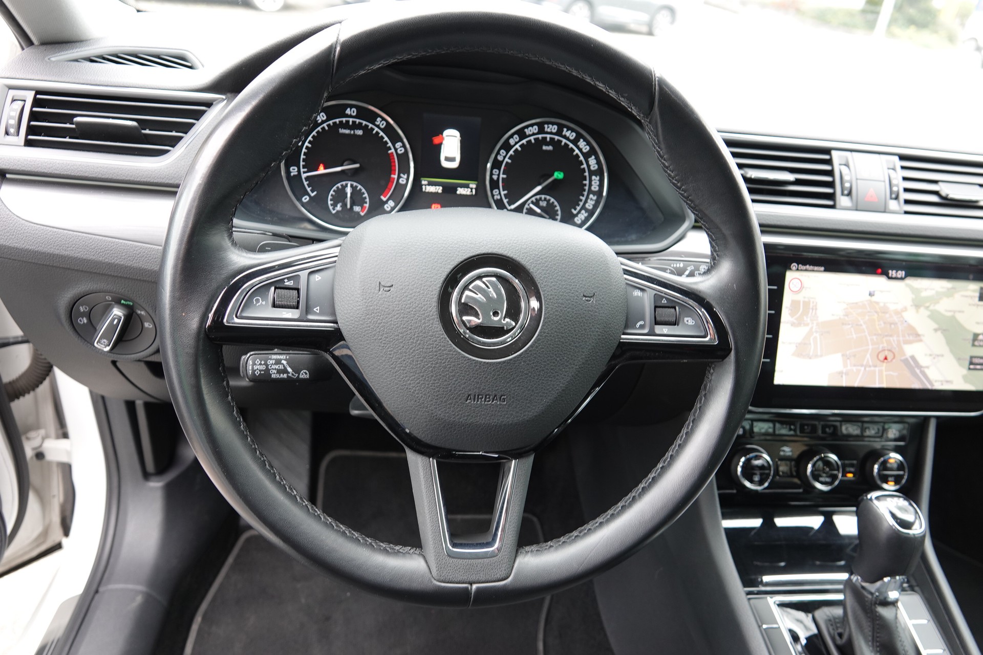 SKODA Superb Combi 1.8 TSI Style DSG-image-12