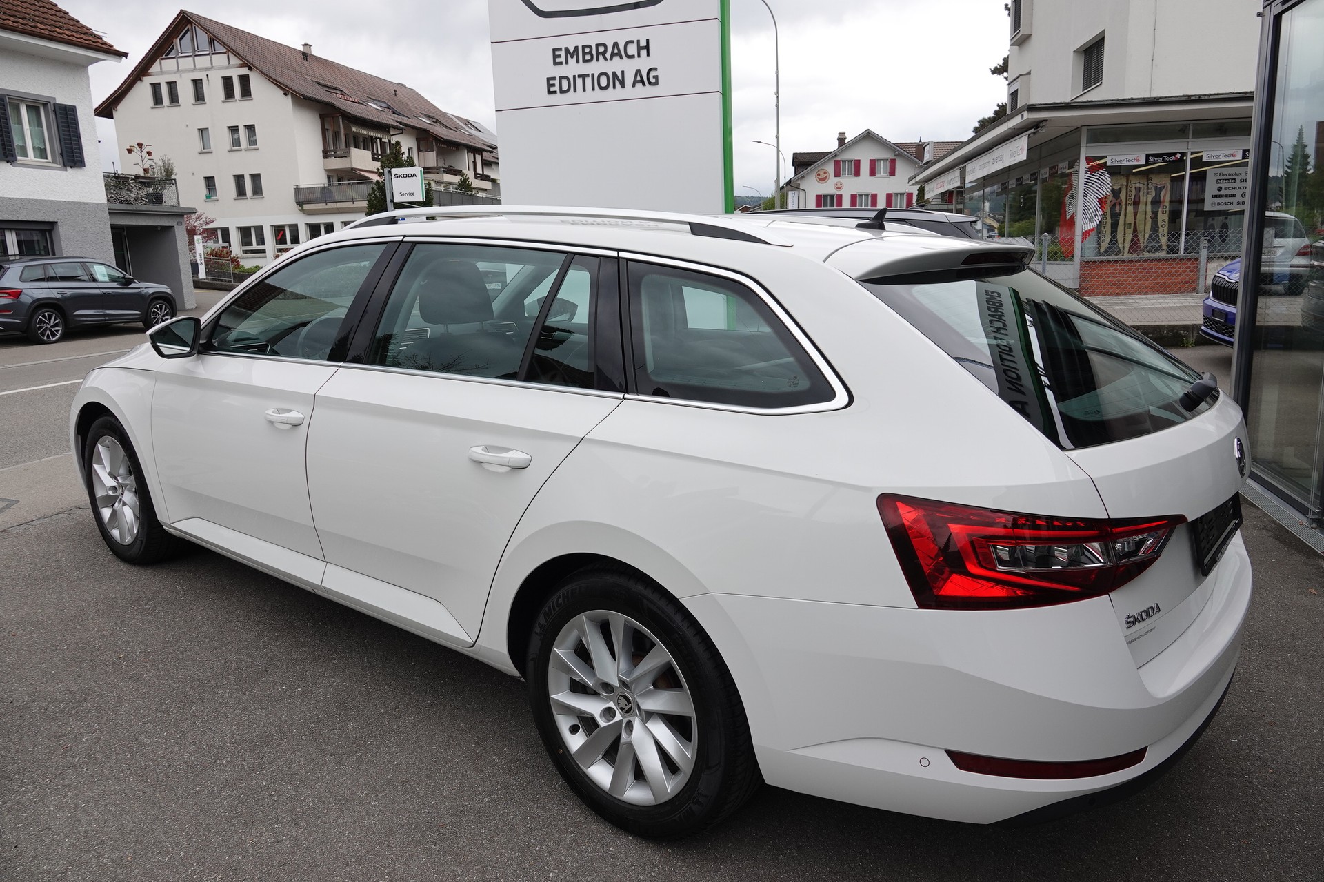 SKODA Superb Combi 1.8 TSI Style DSG-image-6