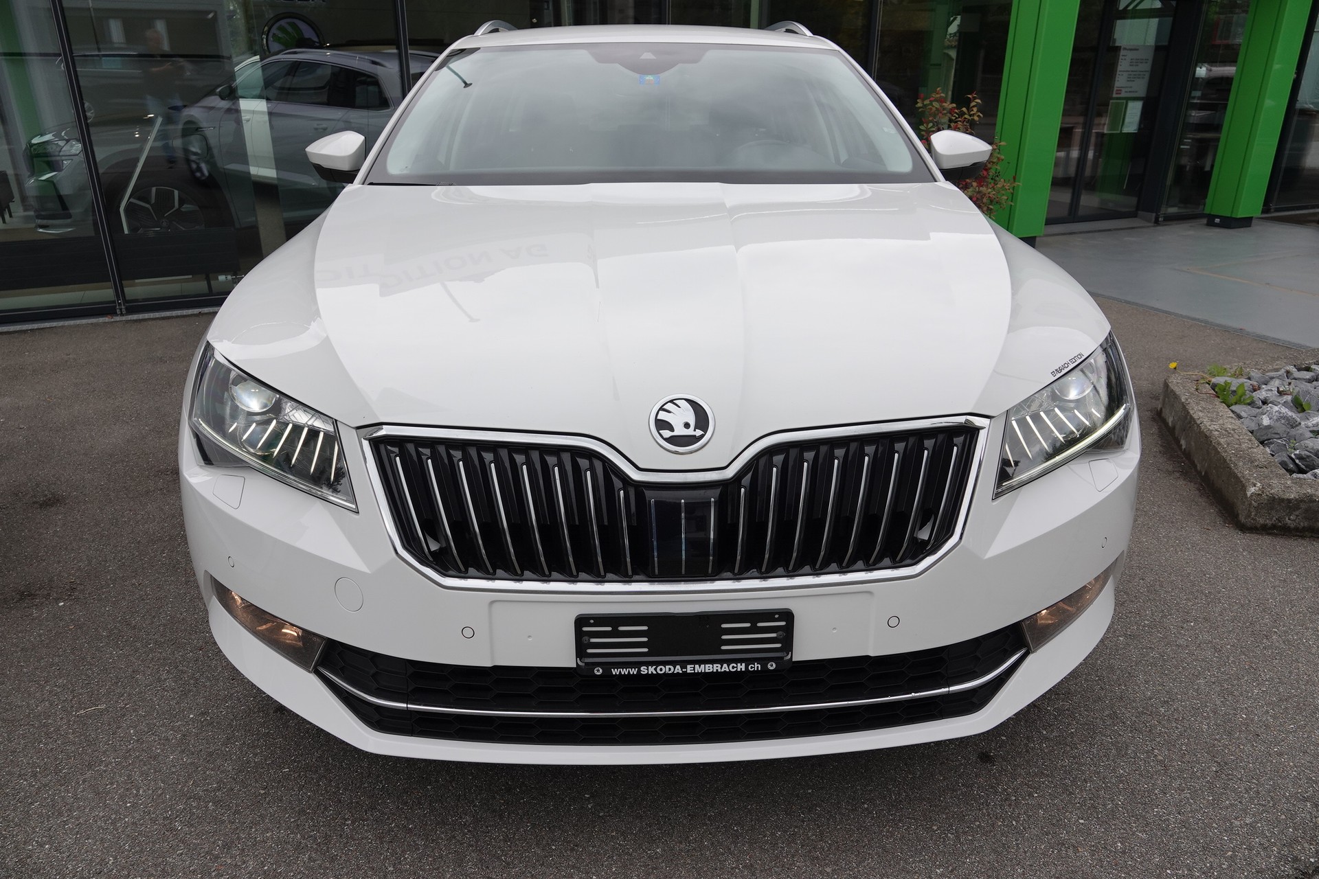 SKODA Superb Combi 1.8 TSI Style DSG-image-1