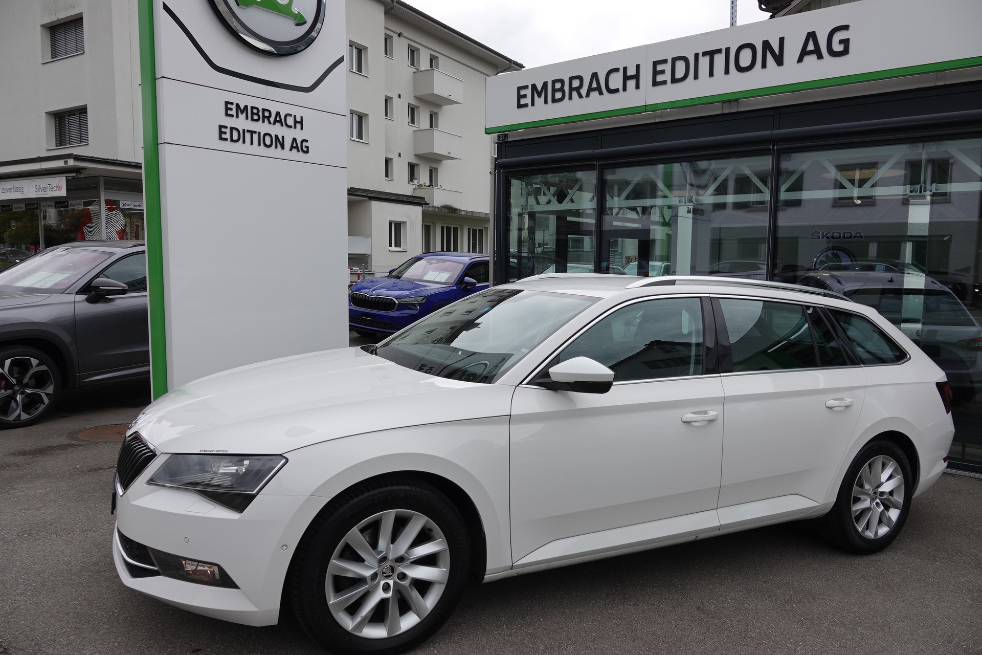 SKODA Superb Combi 1.8 TSI Style DSG-image-0