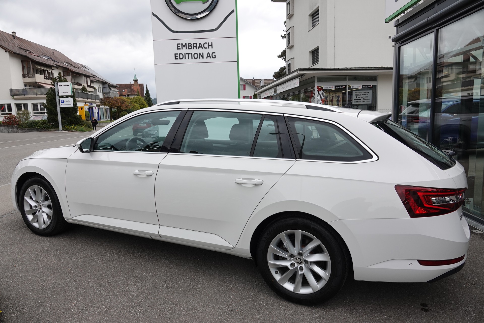 SKODA Superb Combi 1.8 TSI Style DSG-image-5