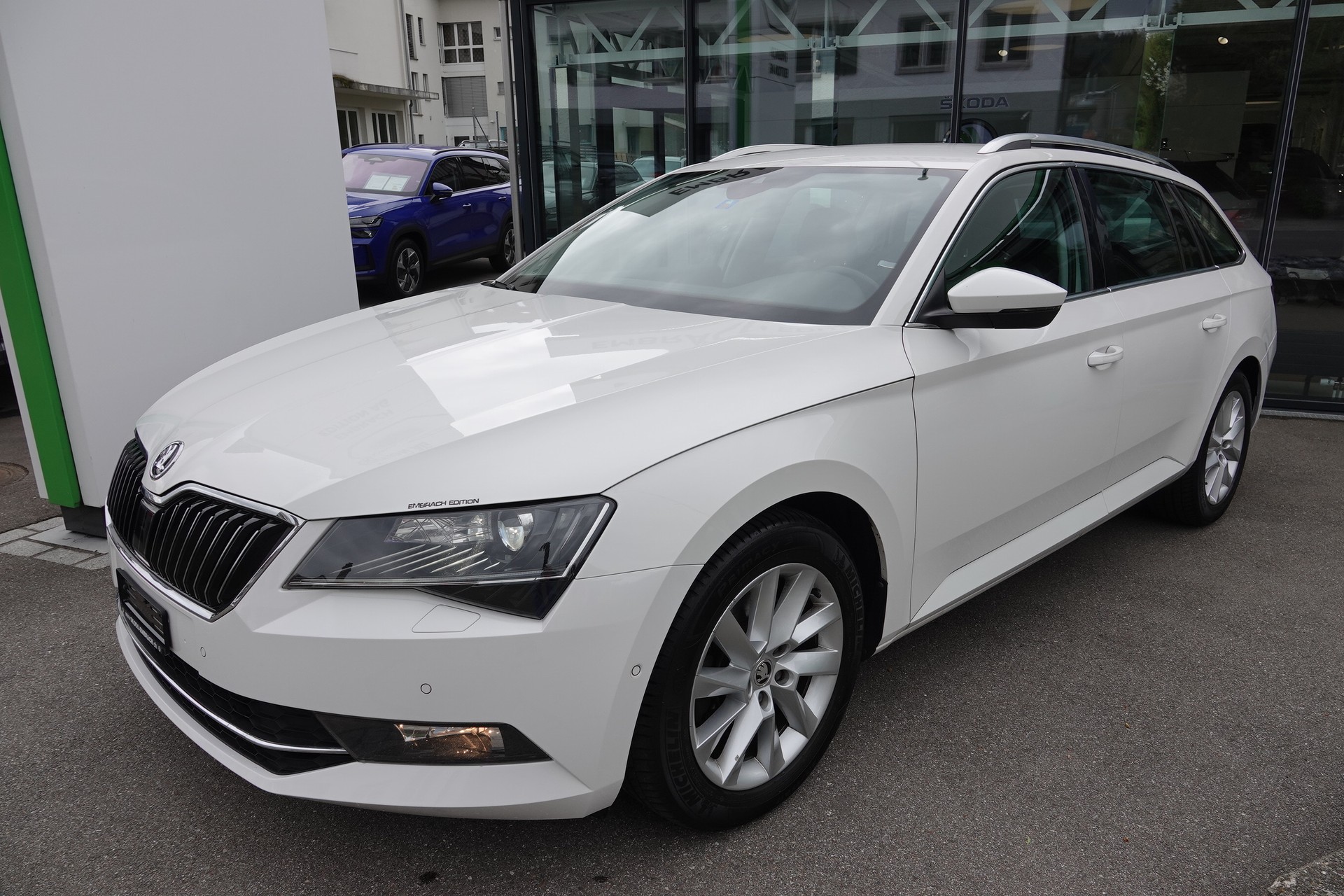 SKODA Superb Combi 1.8 TSI Style DSG-image-2
