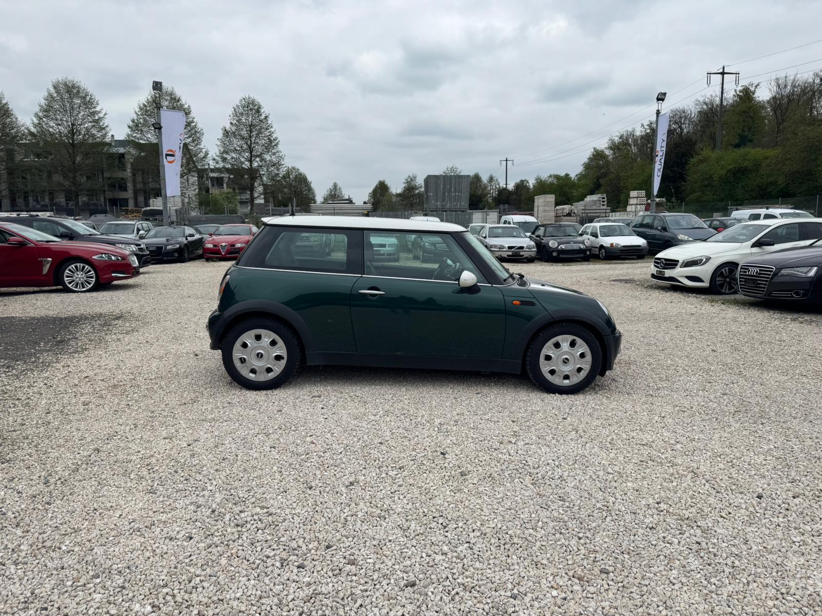 MINI Cooper-showroom-element-3