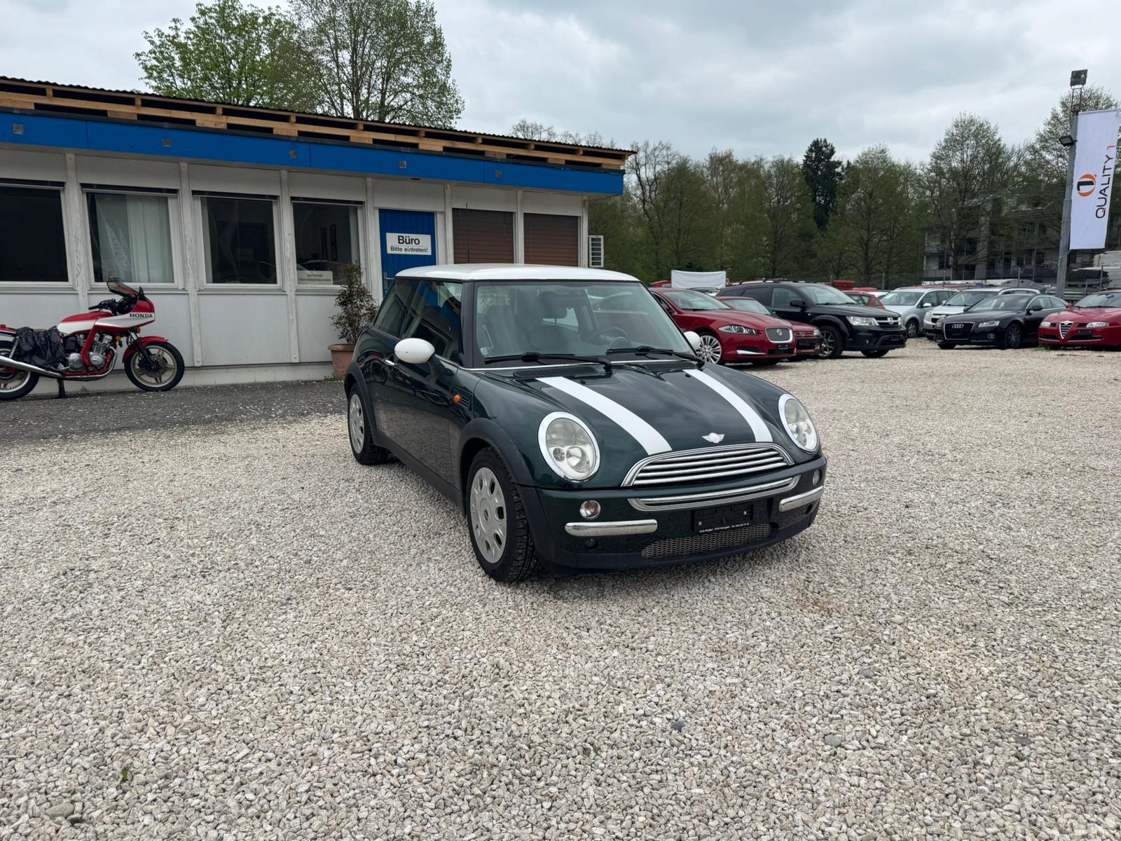 MINI Cooper-showroom-element-2