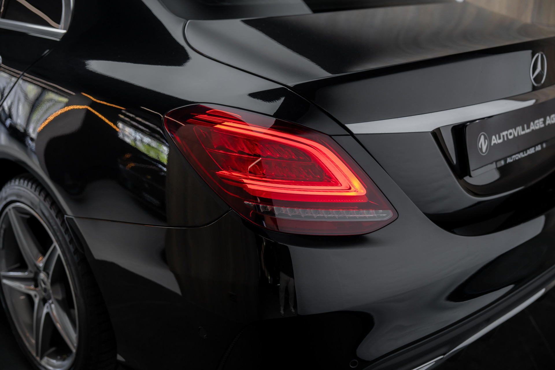 MERCEDES-BENZ C 220 d Swiss Star AMG Line 4Matic 9G-Tronic-image-22