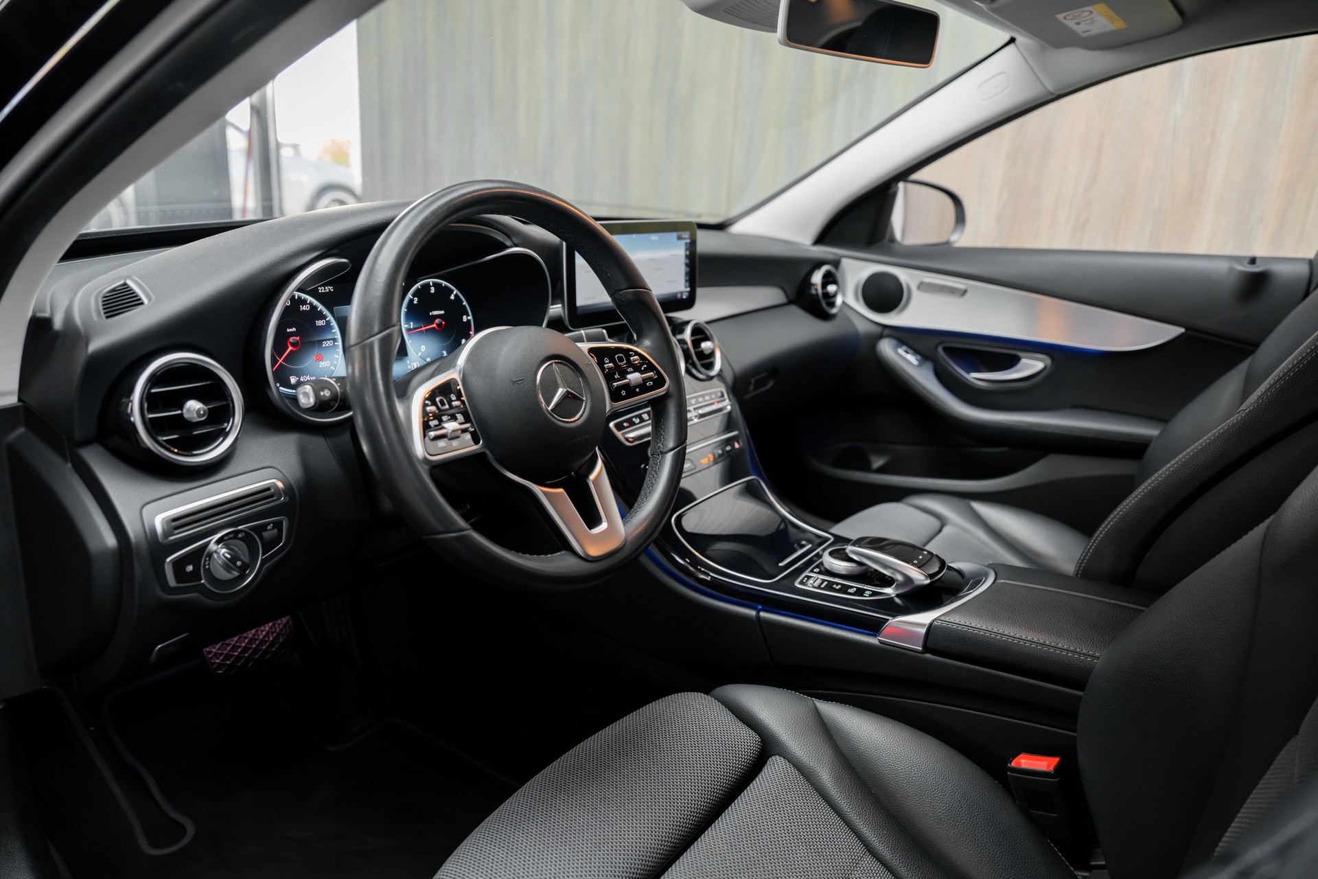 MERCEDES-BENZ C 220 d Swiss Star AMG Line 4Matic 9G-Tronic-image-3