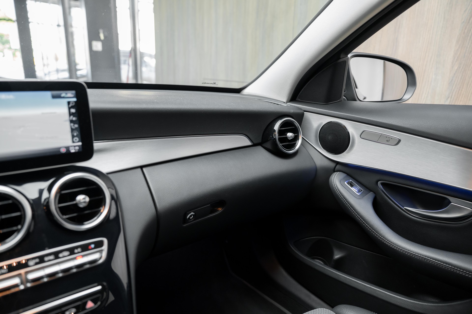 MERCEDES-BENZ C 220 d Swiss Star AMG Line 4Matic 9G-Tronic-image-12