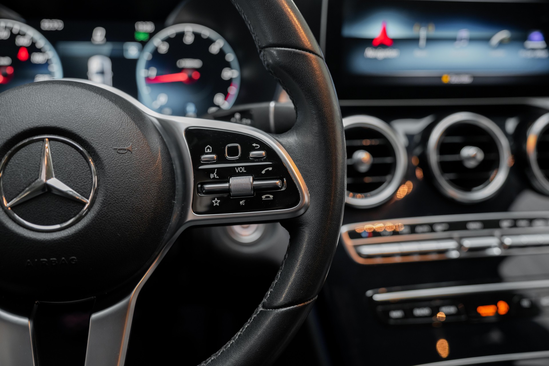 MERCEDES-BENZ C 220 d Swiss Star AMG Line 4Matic 9G-Tronic-image-14