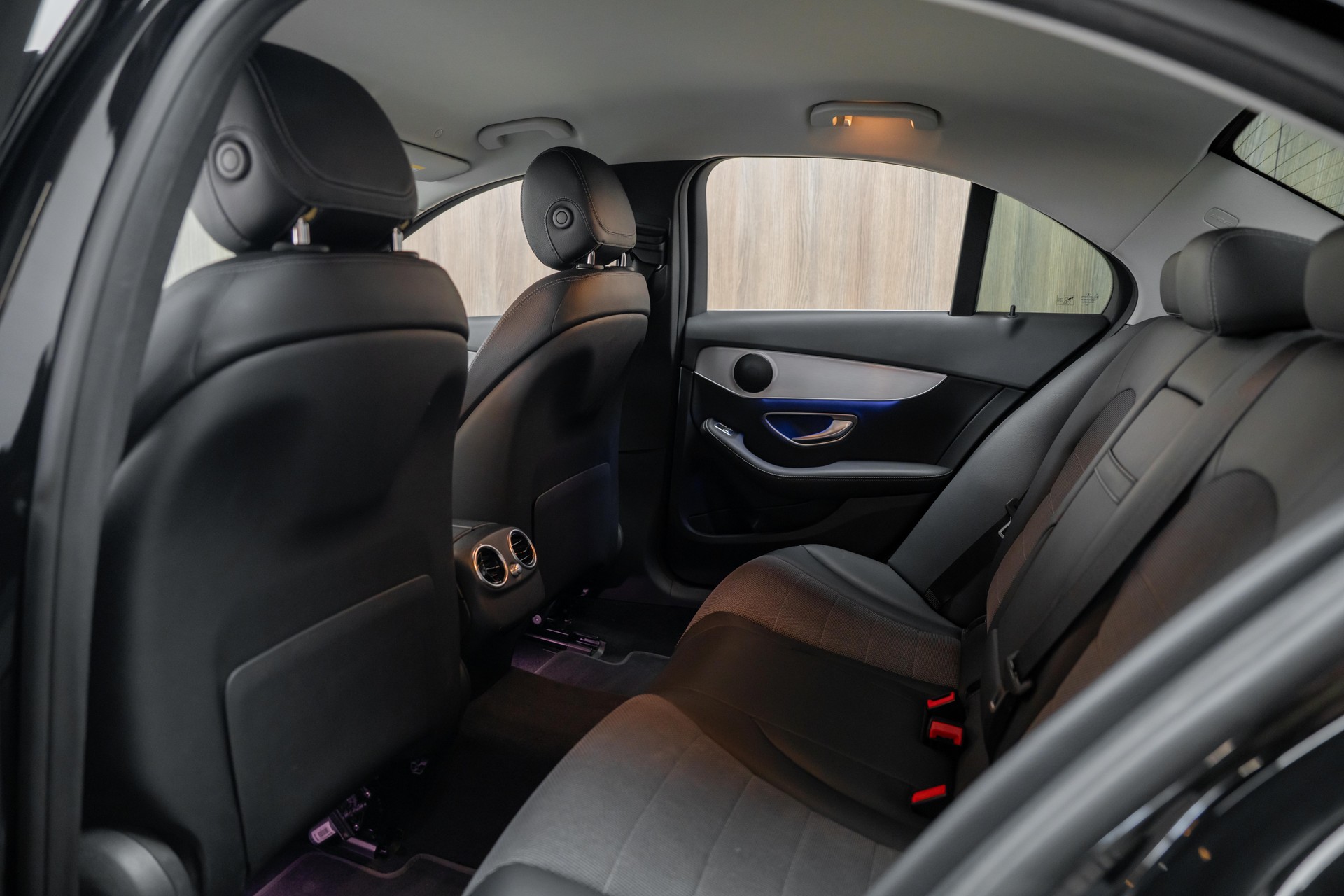 MERCEDES-BENZ C 220 d Swiss Star AMG Line 4Matic 9G-Tronic-image-6