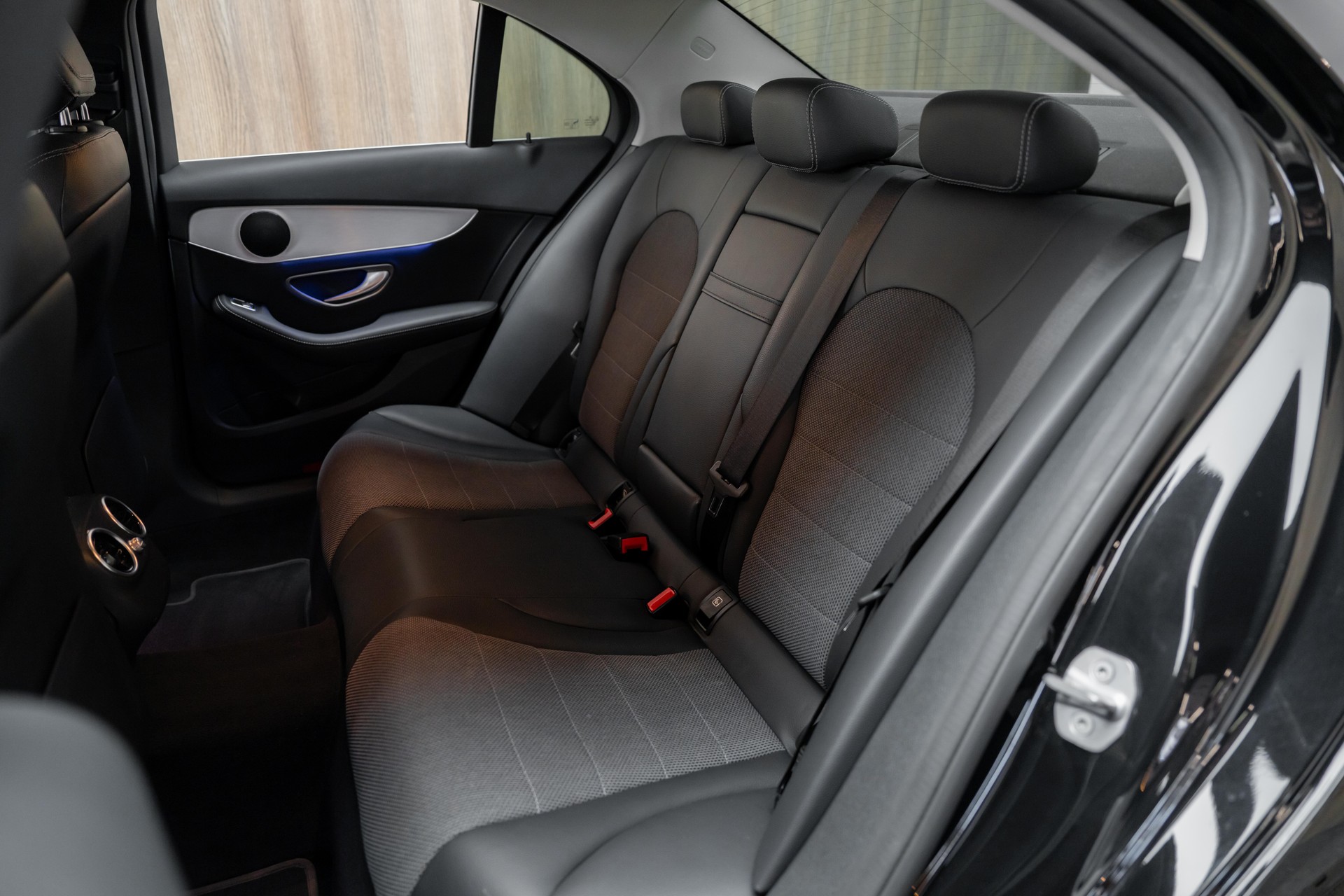 MERCEDES-BENZ C 220 d Swiss Star AMG Line 4Matic 9G-Tronic-image-7