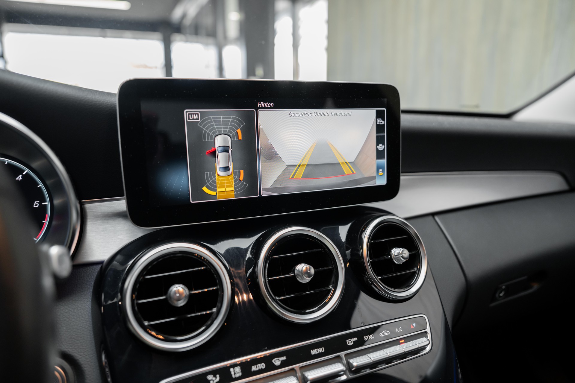 MERCEDES-BENZ C 220 d Swiss Star AMG Line 4Matic 9G-Tronic-image-9