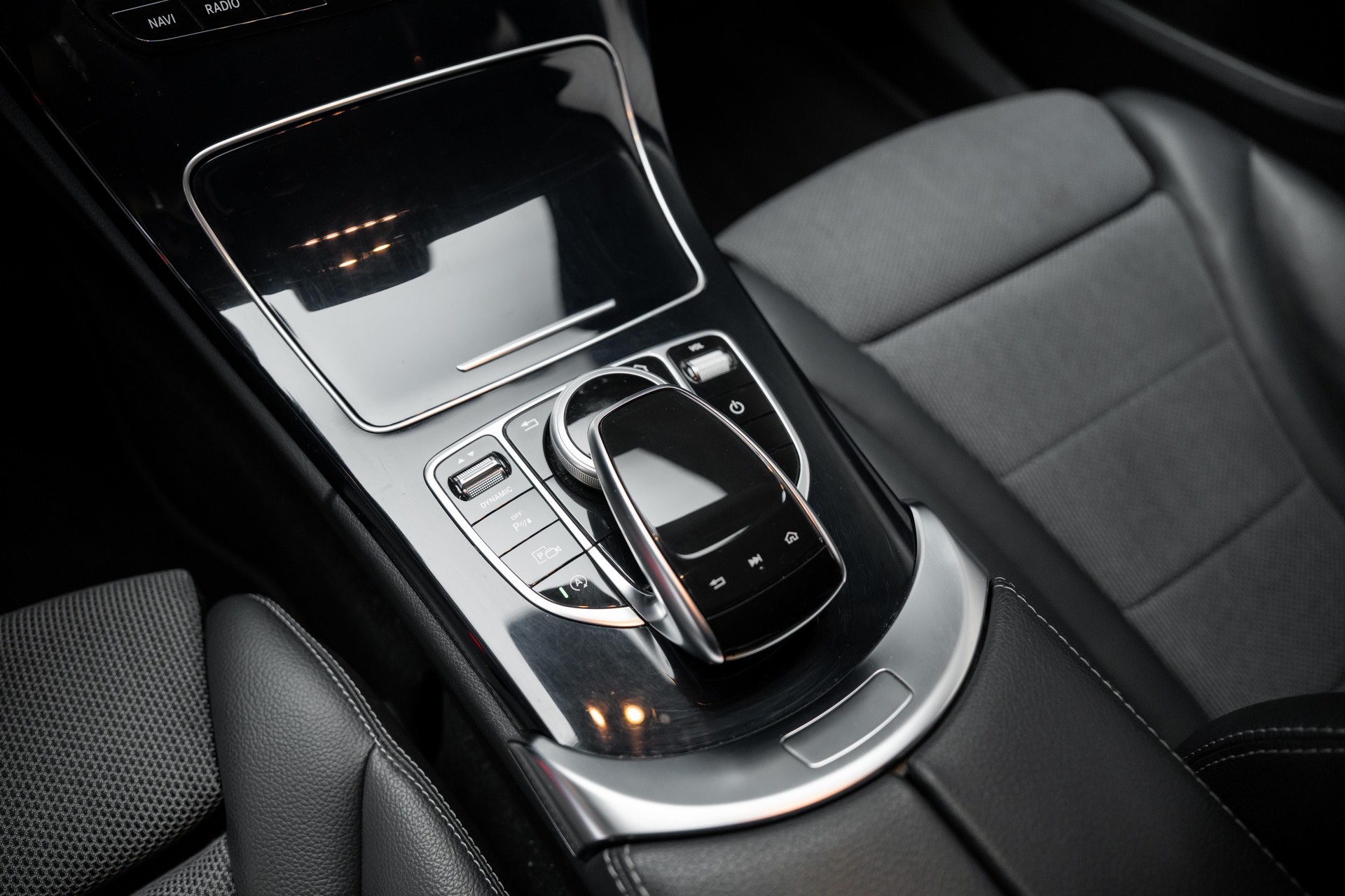 MERCEDES-BENZ C 220 d Swiss Star AMG Line 4Matic 9G-Tronic-image-11