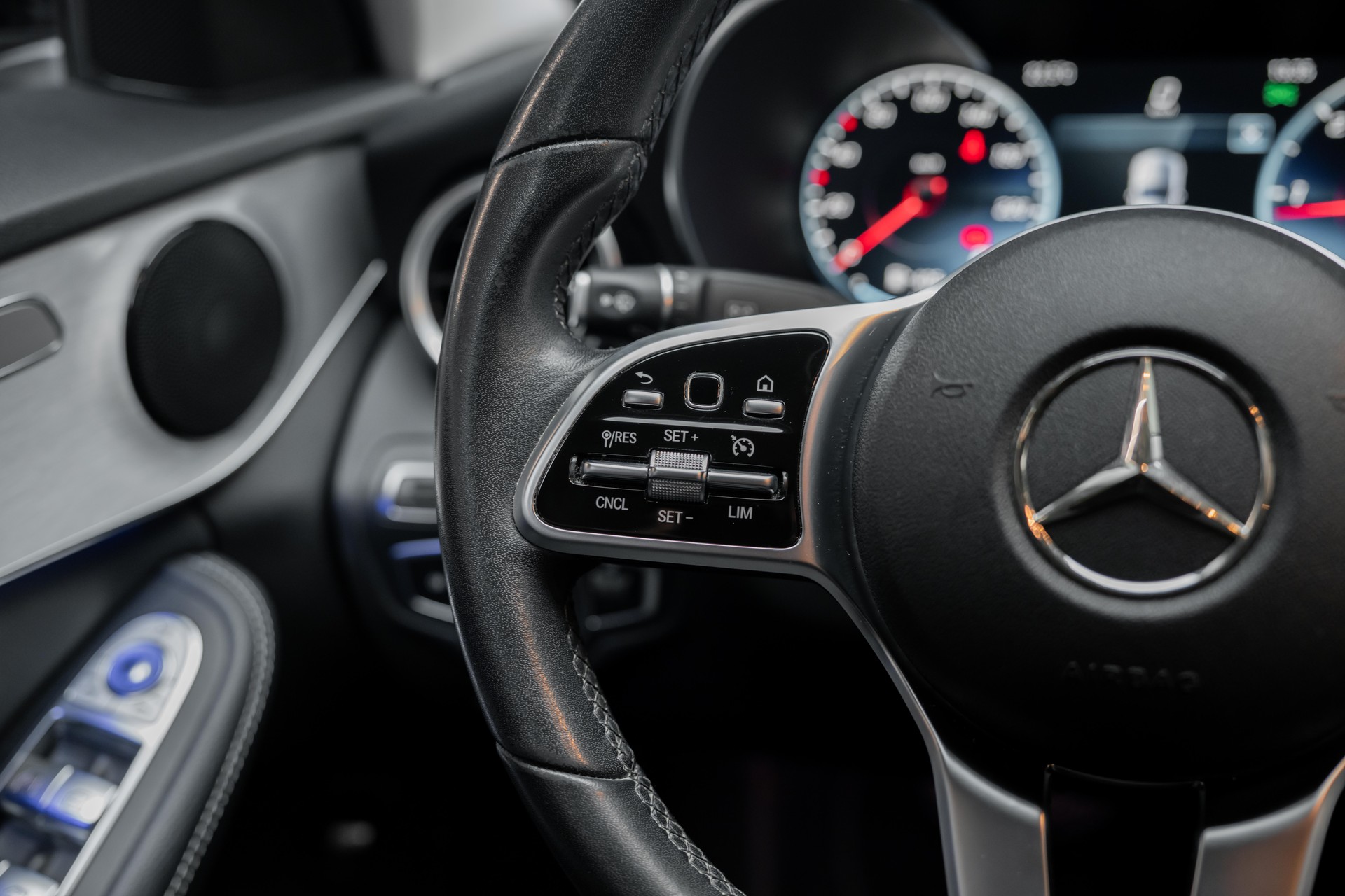 MERCEDES-BENZ C 220 d Swiss Star AMG Line 4Matic 9G-Tronic-image-15
